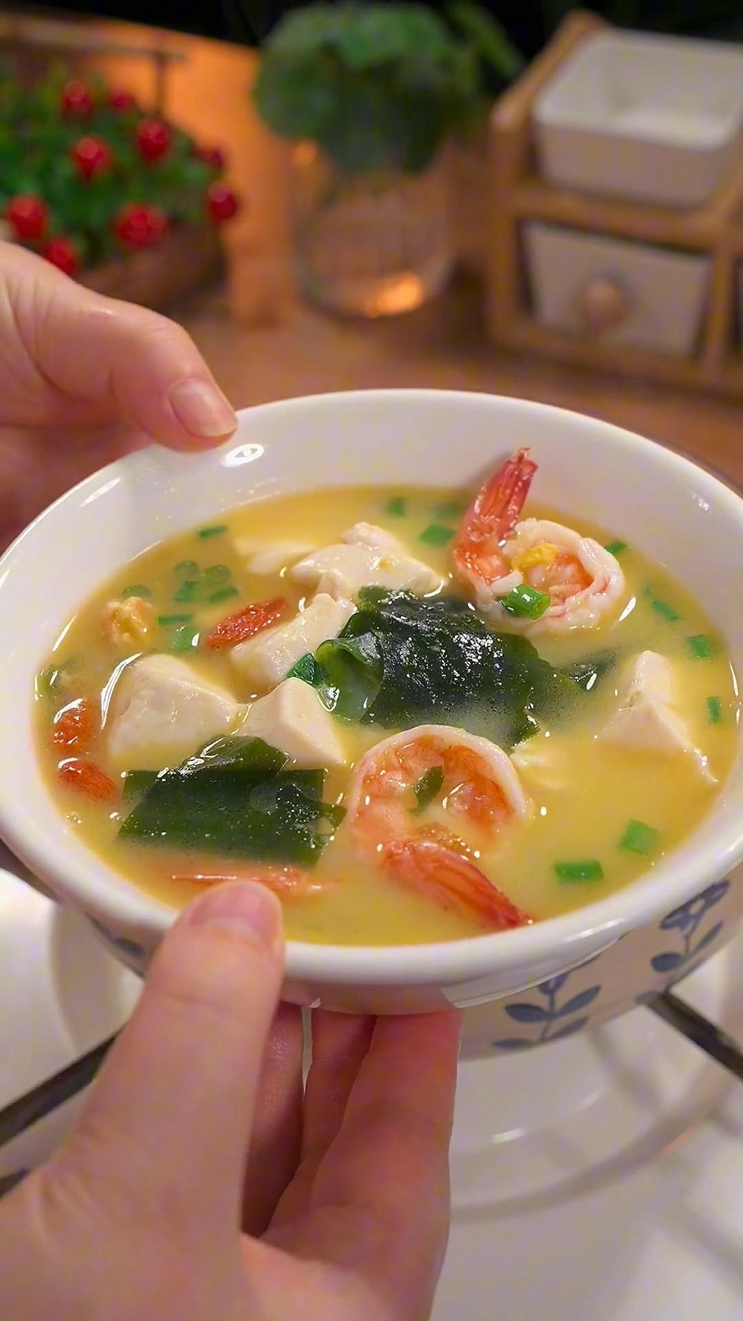 裙带菜鸡蛋虾仁汤的做法