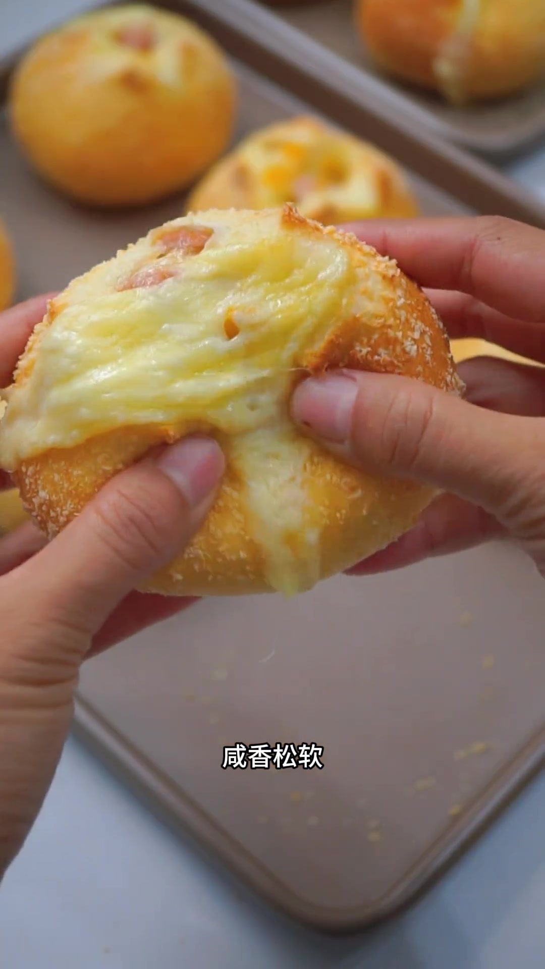 会爆浆的熔岩芝士脆肠包,柔软拉丝,咸甜松软～三天也不会变硬～