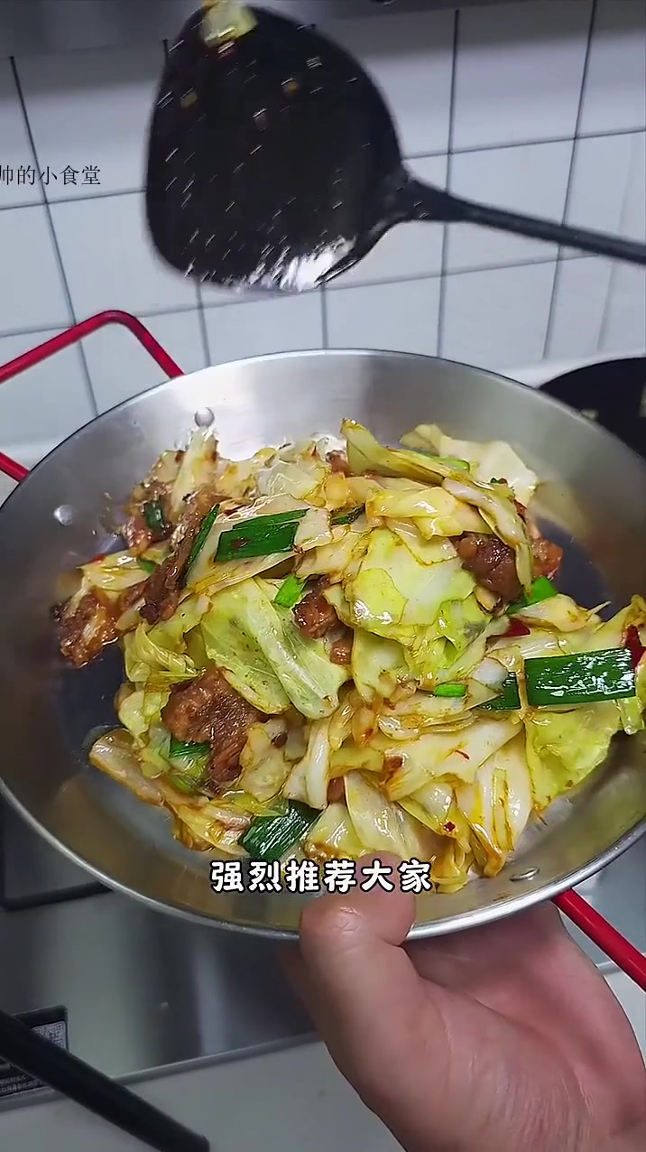 美食分享日常手撕包菜！香辣脆爽 肉片焦香入味