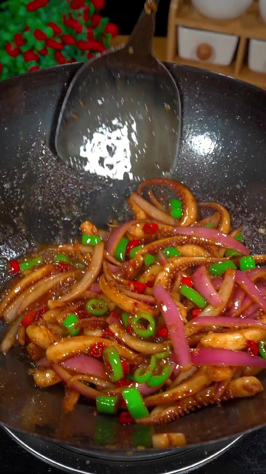 自己在家做的铁板鱿鱼须 香辣入味 真的太好吃了