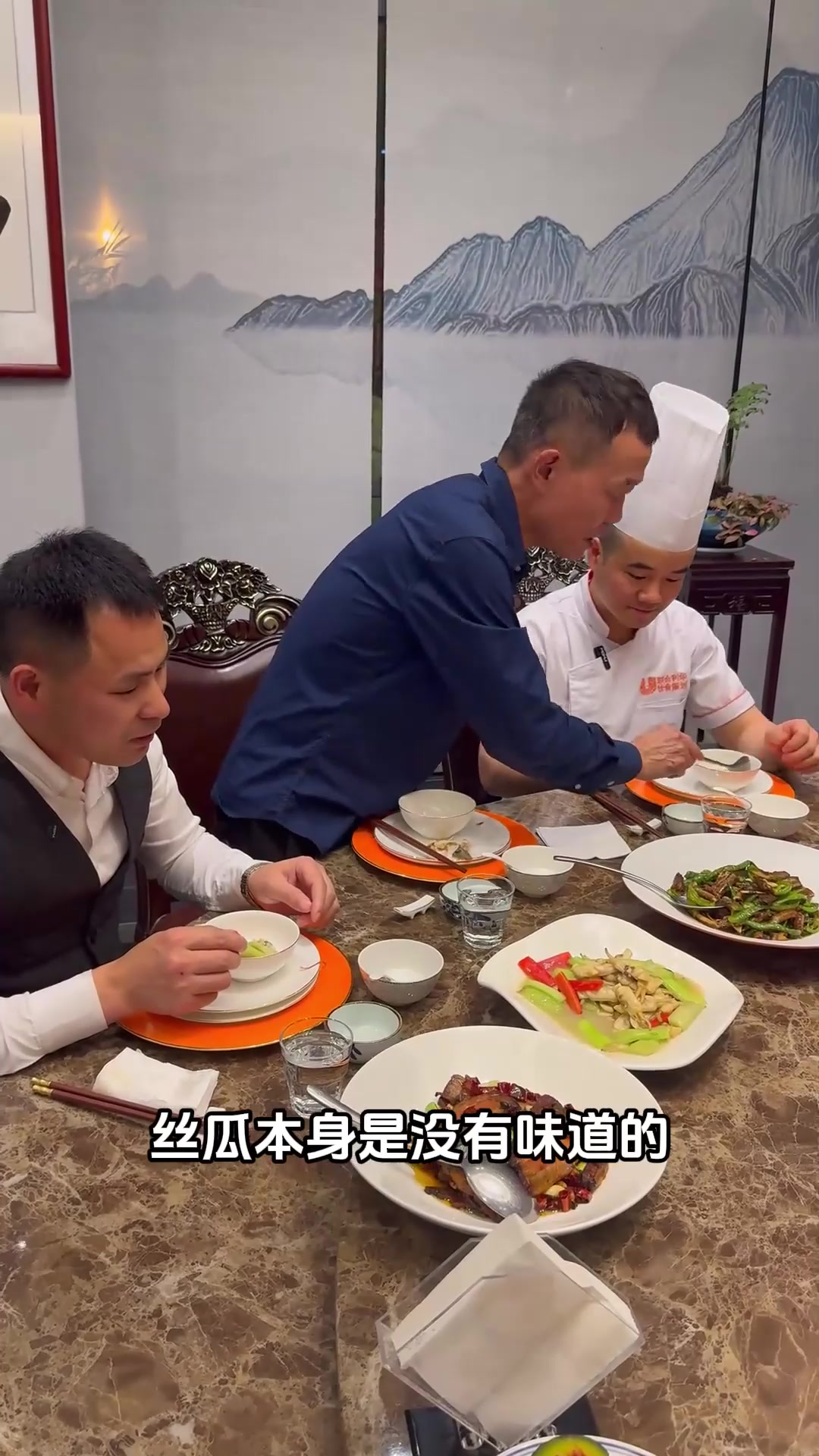 老乡村湘菜馆,这是一家在莆田做了十二年的餐饮店的老牌子。21