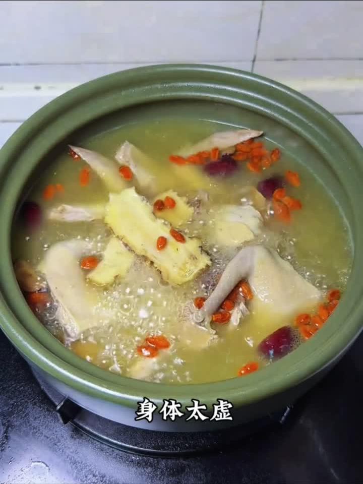 这样炖花胶鸽子汤,鲜香不腥,一碗暖身又滋补!