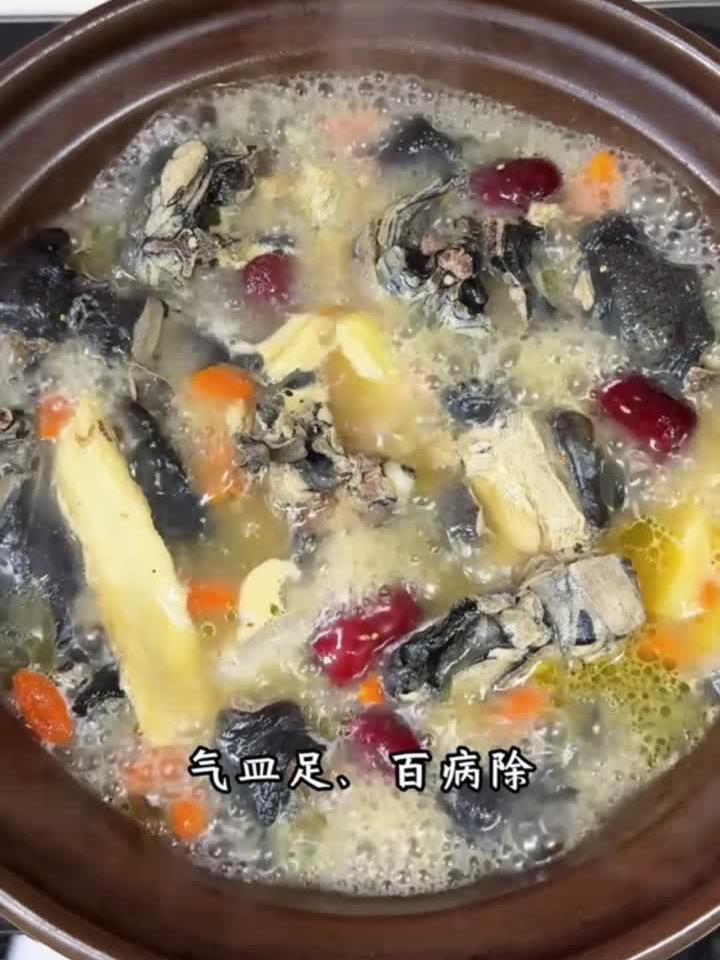 炖乌鸡汤竟有这功效?养生秘诀全公开!