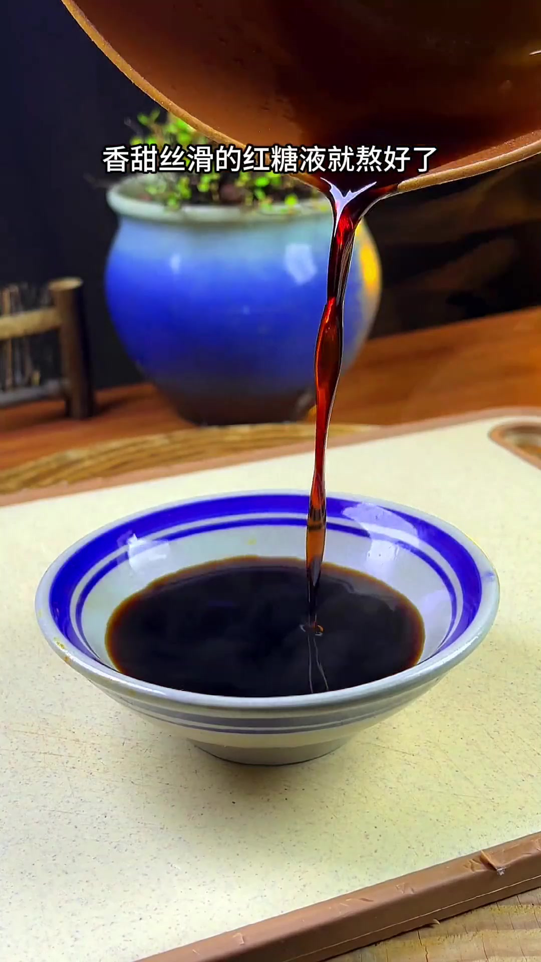 以后的糍粑你就像我这么做,不仅漂亮,还特别好吃,只要你会煮饭