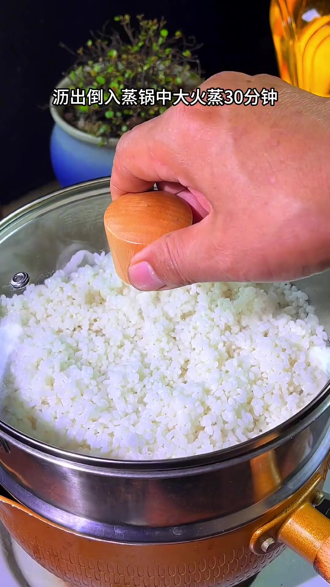 以后的糍粑你就像我这么做,不仅漂亮,还特别好吃,只要你会煮饭