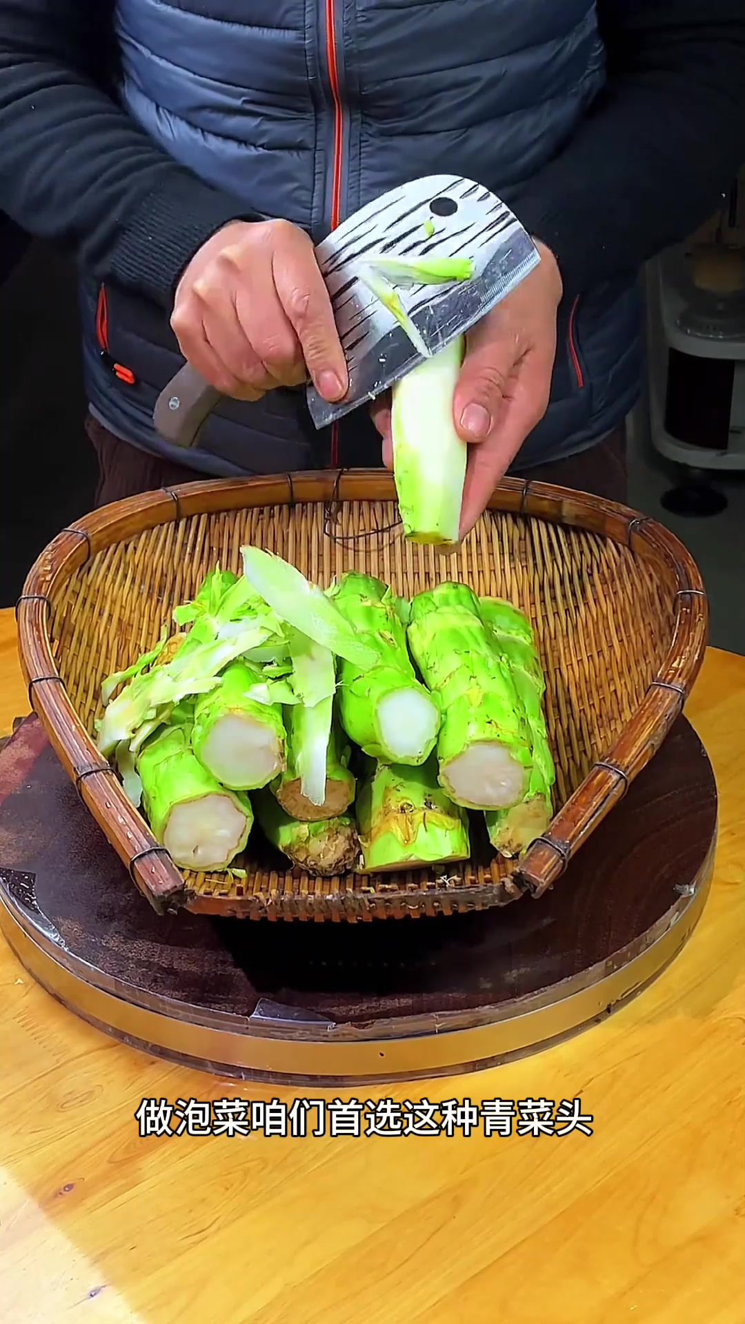 过年顿顿都是大鱼大肉,来一盘(跳水青菜头)开胃还解腻,比龙肉