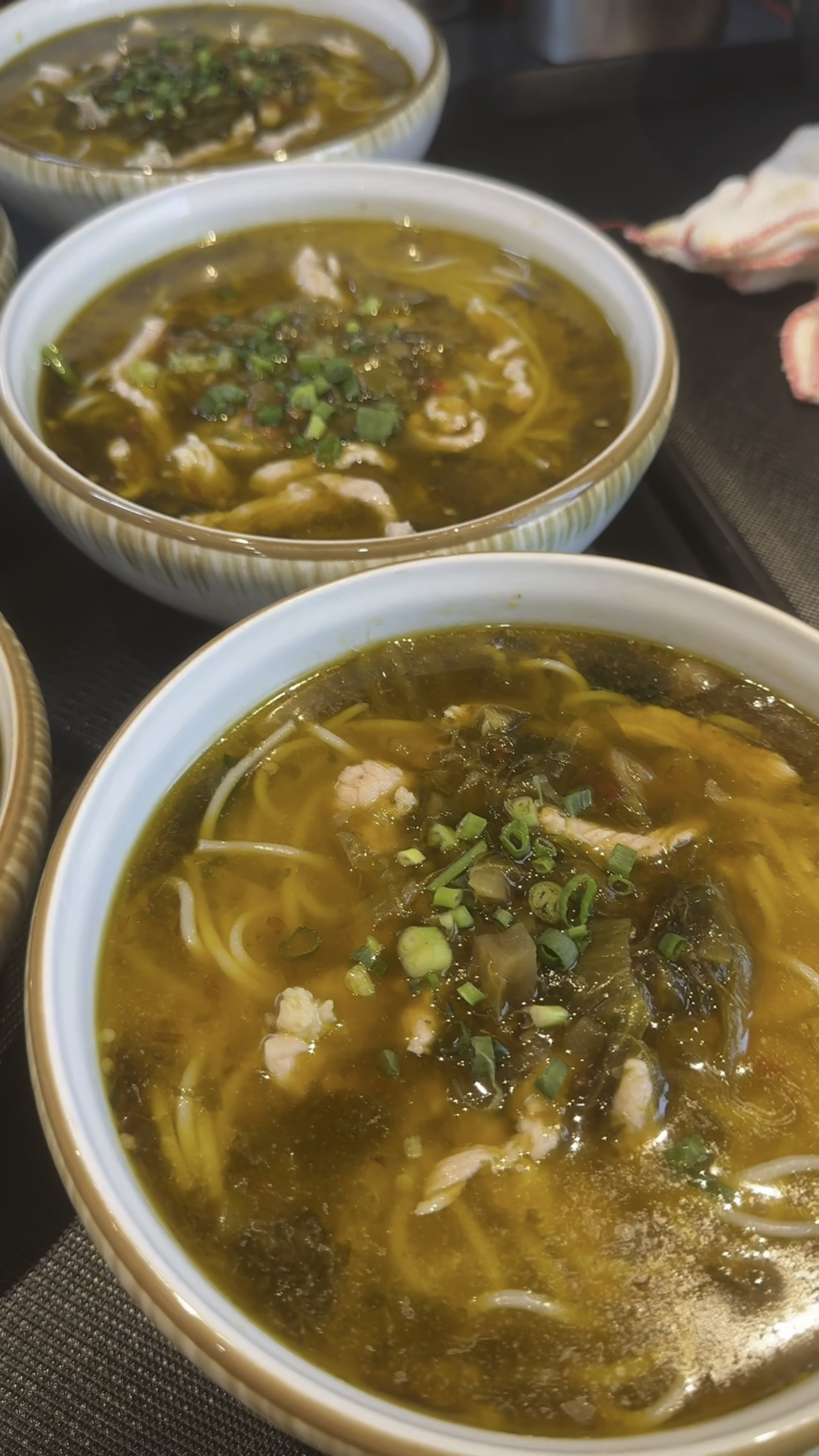 酸菜肉丝米线的销量也越来越好了