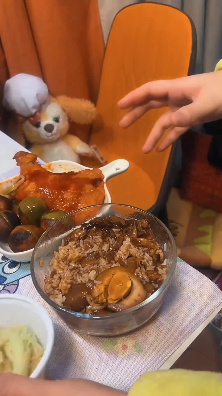 卤肉饭配奥尔良烤鸡腿！太好吃啦啦啦啦
