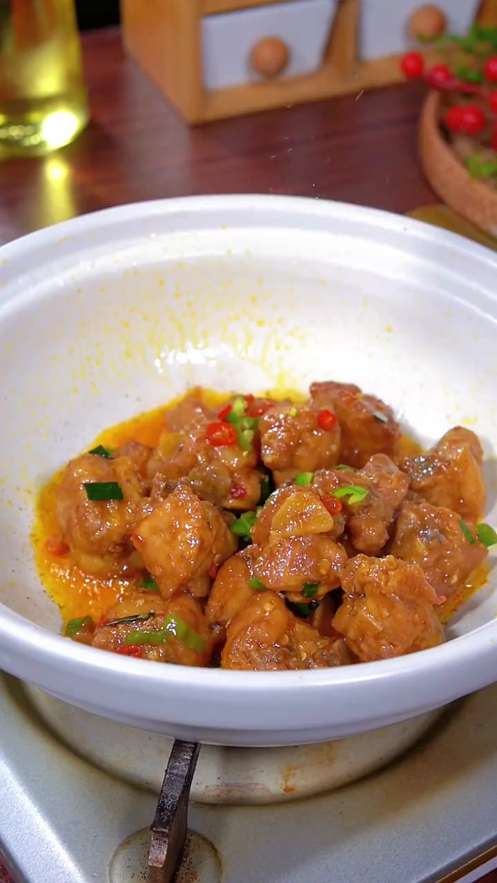 排骨买回家，可以像我这样做个干锅排骨，非常好吃