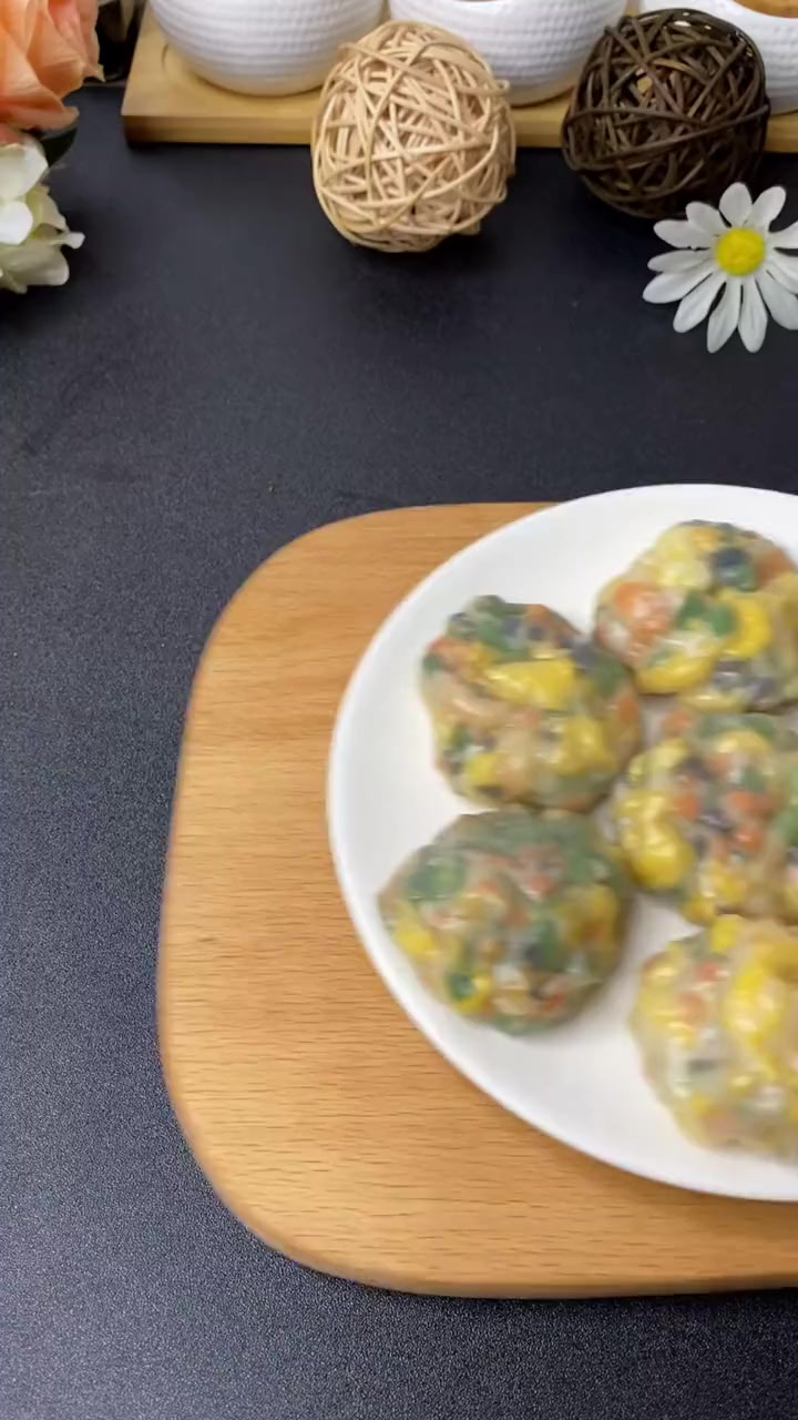 家里有小朋友的一定要做这个什锦蔬菜虾仁包！一口一个好吃又营养