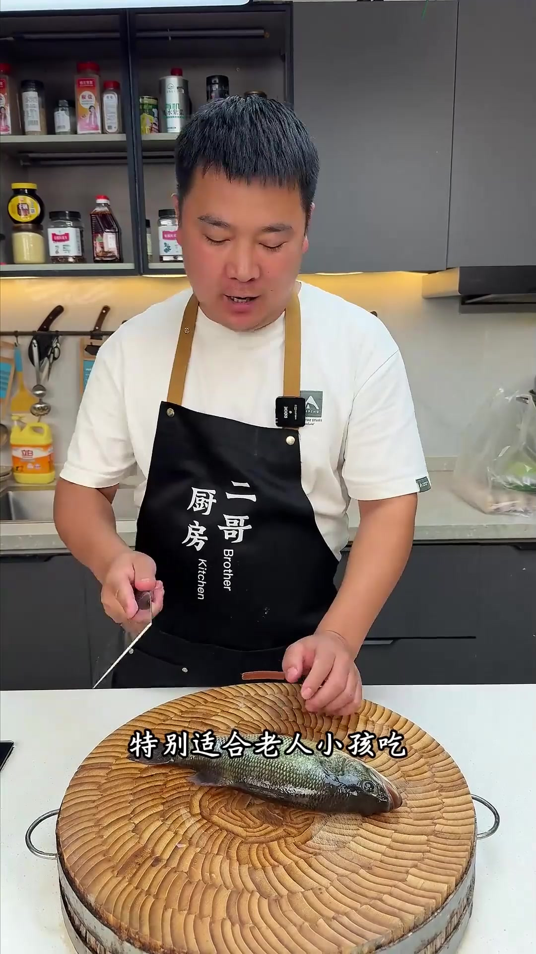 鲈鱼这样做才叫绝！开水烫一烫再淋上蛋液，出锅就是酒店桌桌必点