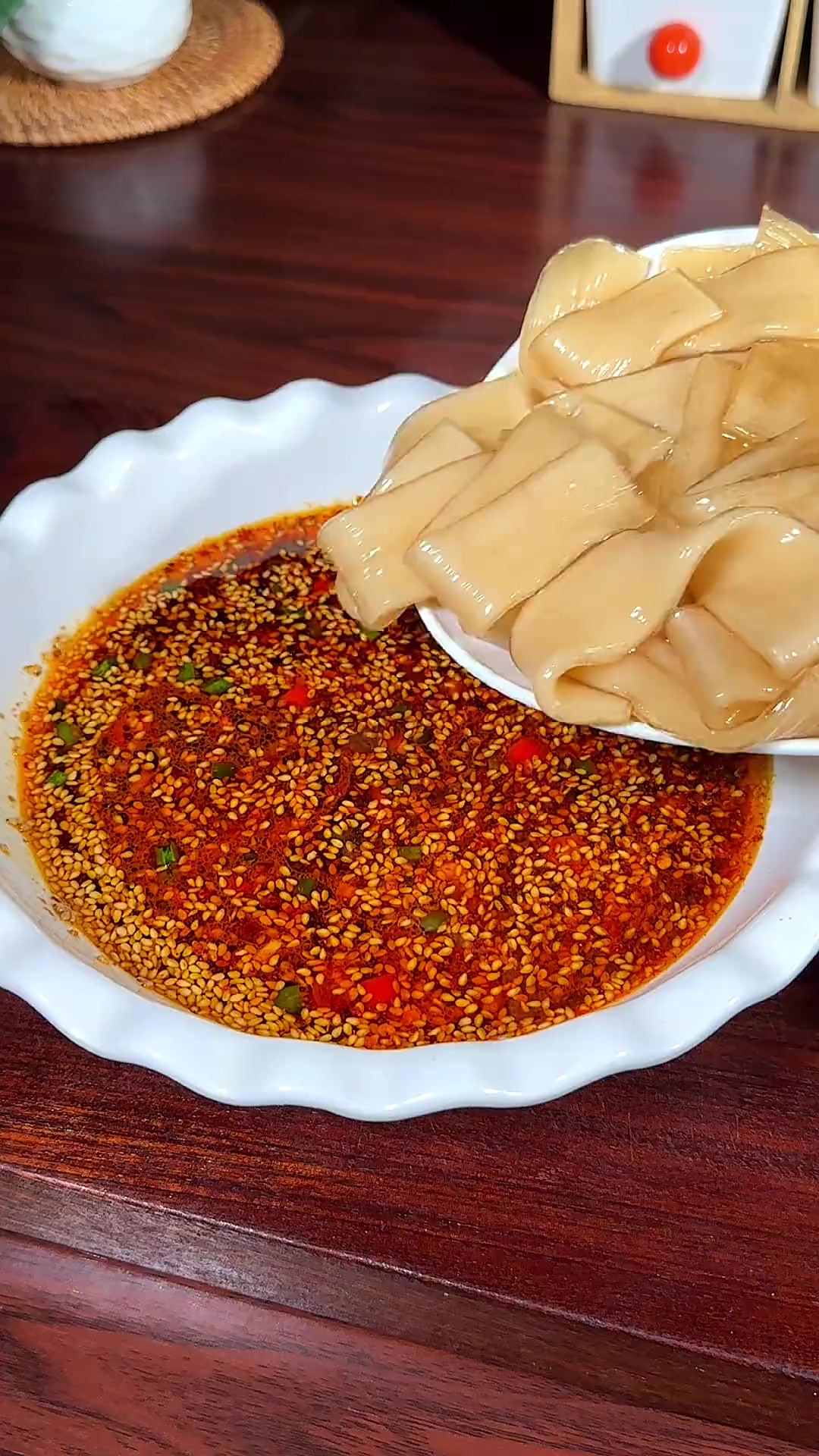 天热没胃口的时候，那你一定要试试这个香辣过瘾的酸辣宽粉，简单