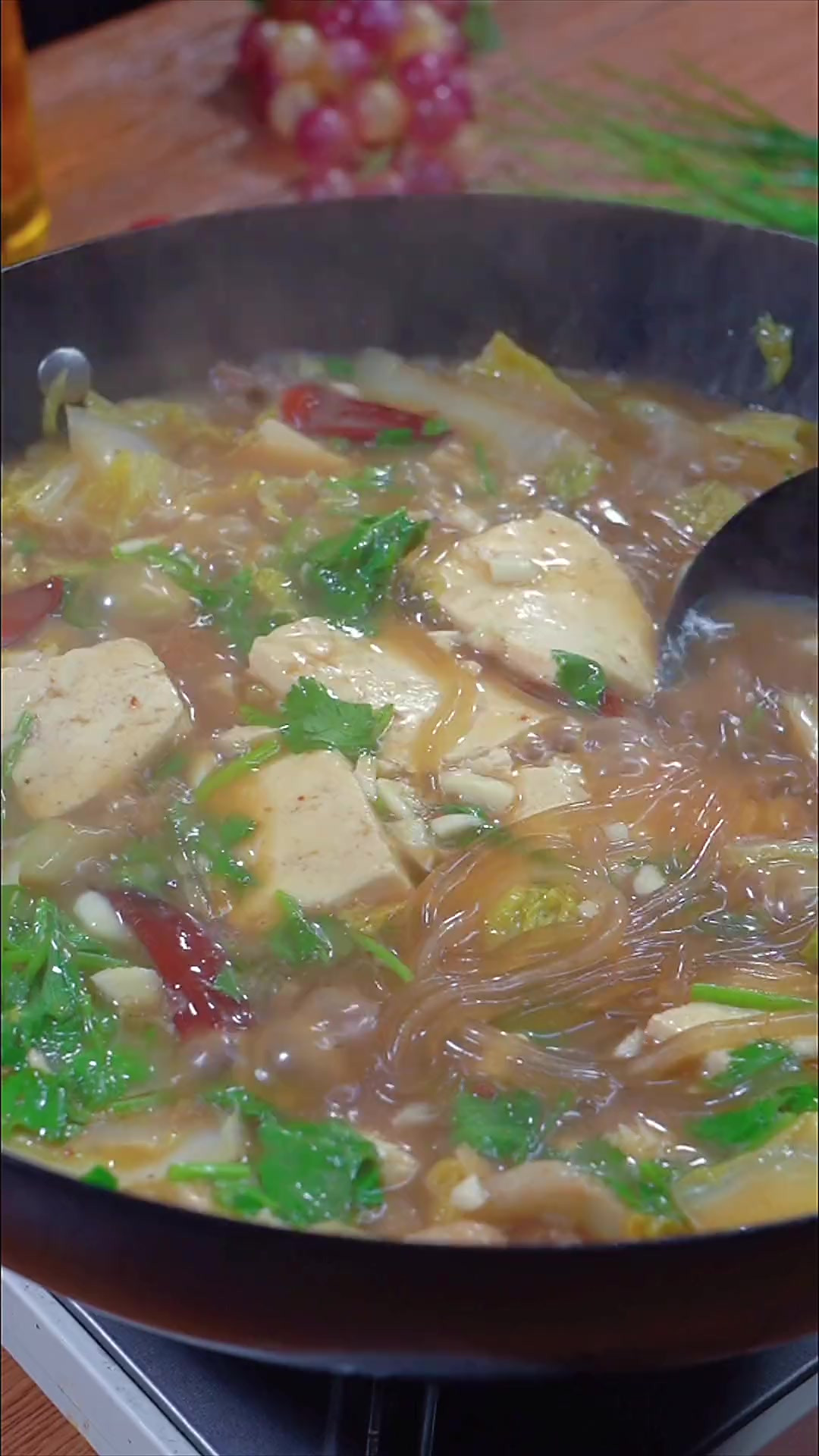 这东北的大锅菜，香味四溢，口感醇厚，在家做也能做出村里的味道