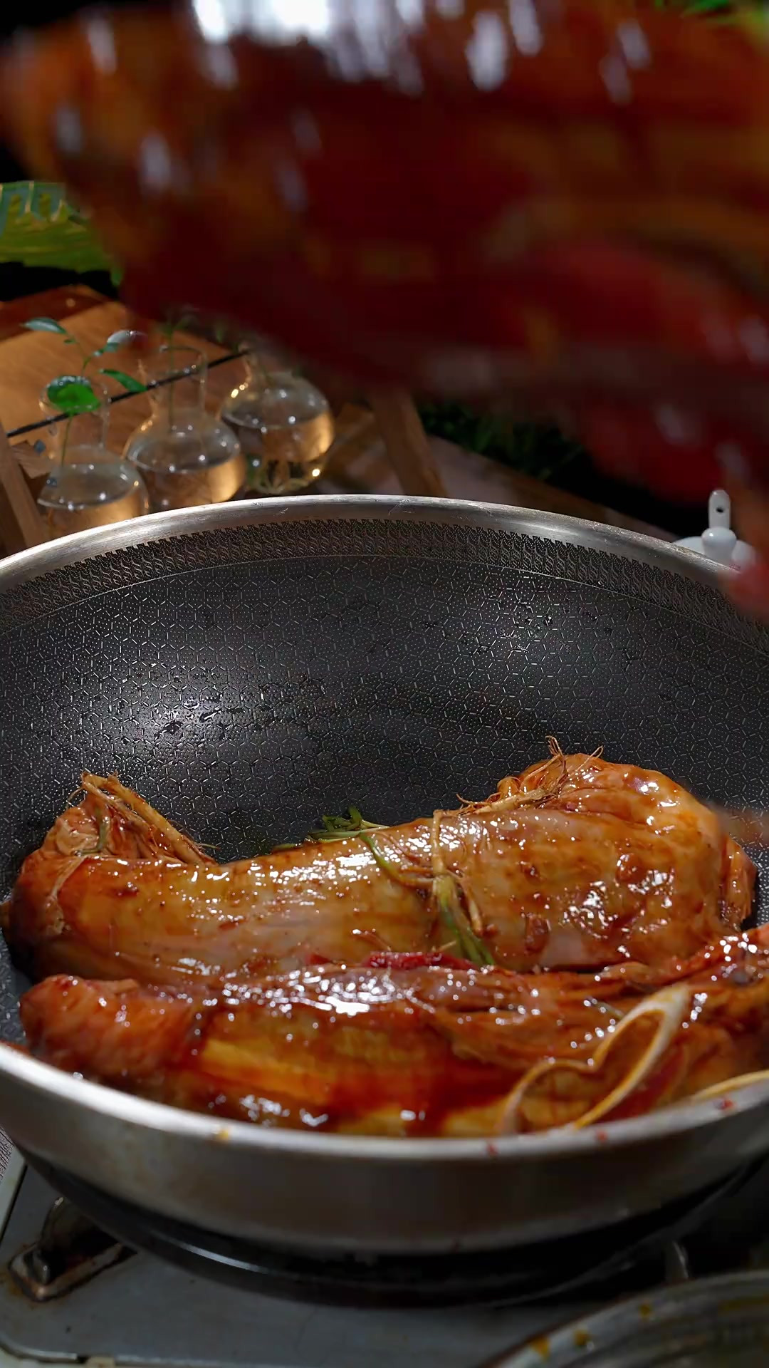 这是酱牛肉做法，相比酒店这款更适合家庭去制作，酱香浓郁鲜美