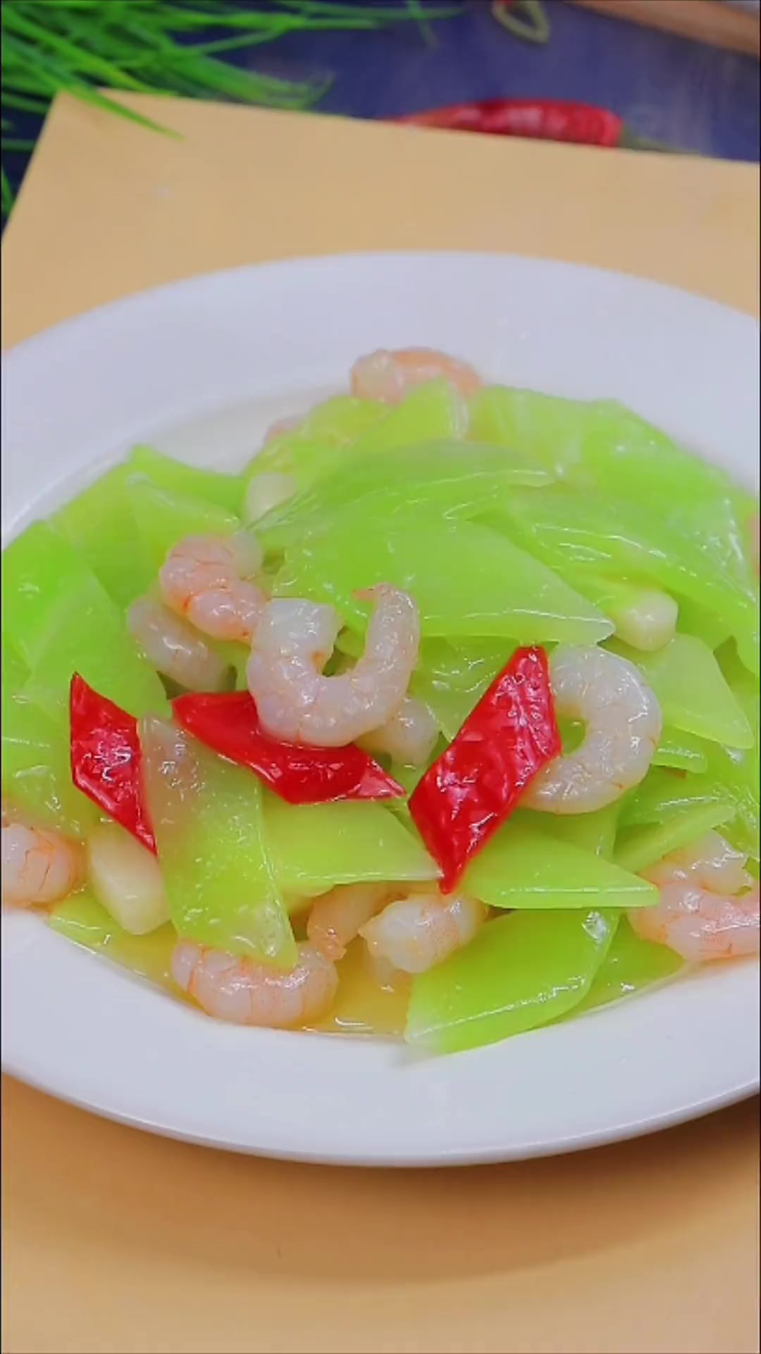 过年的餐桌上别总是大鱼大肉了，做几道拿手的清淡菜，即下酒又简