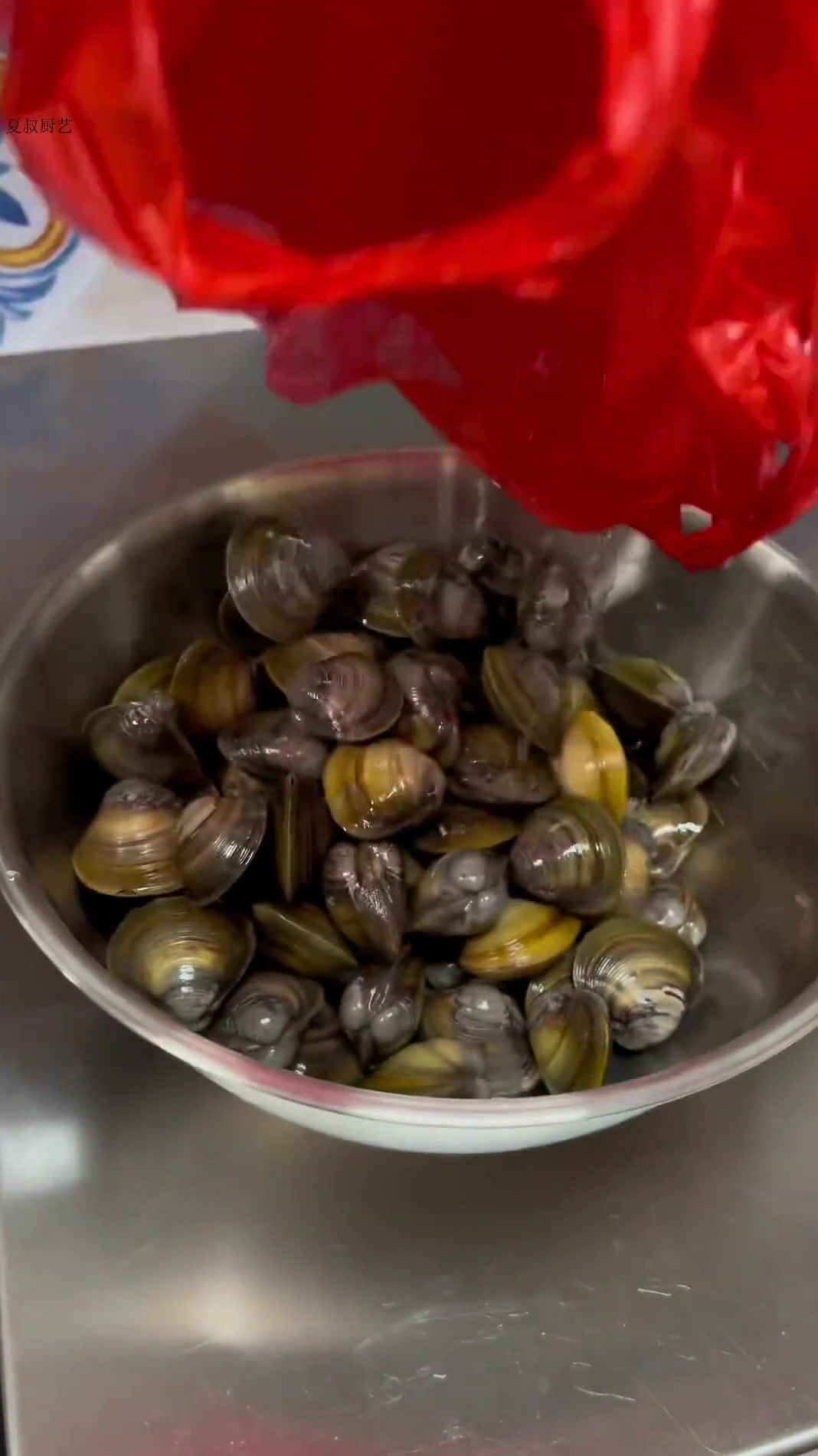 美食分享蒜蓉蒸黄沙蚬，粉丝比蚬还香