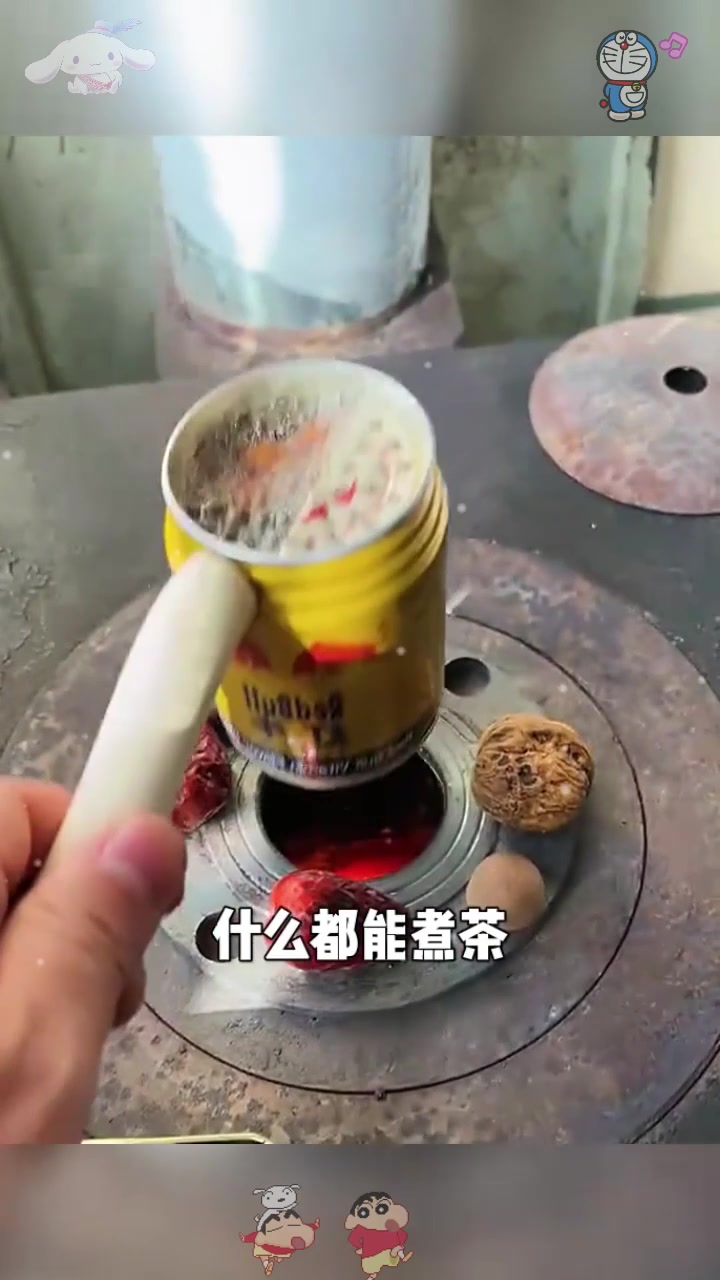  红酒煮枸杞,再配点花生米。