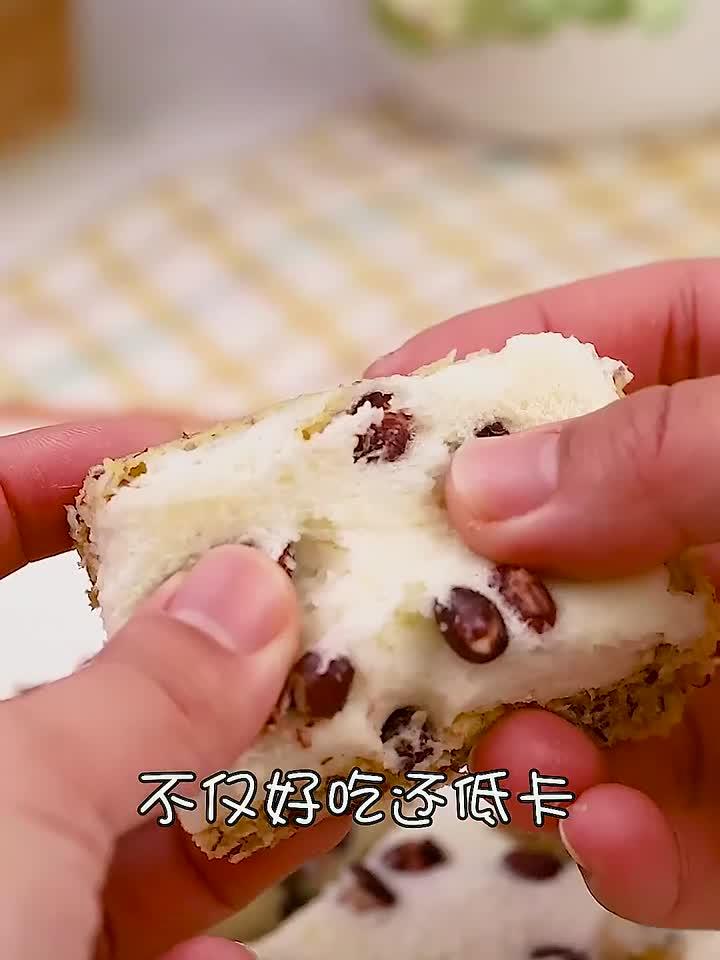 不放面粉、用微波炉就可以做出这么好吃的红豆蛋糕!做法超简单!