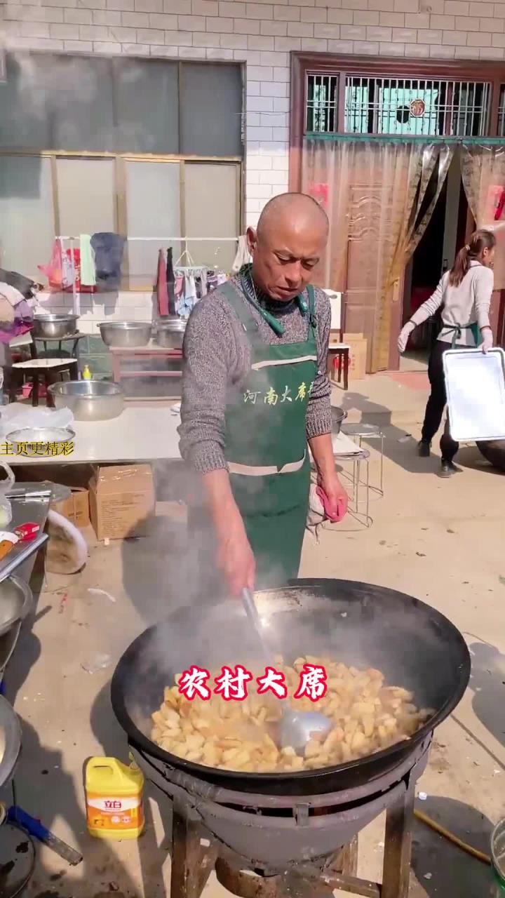 今天大包300元一桌,看看这些菜值得吗?