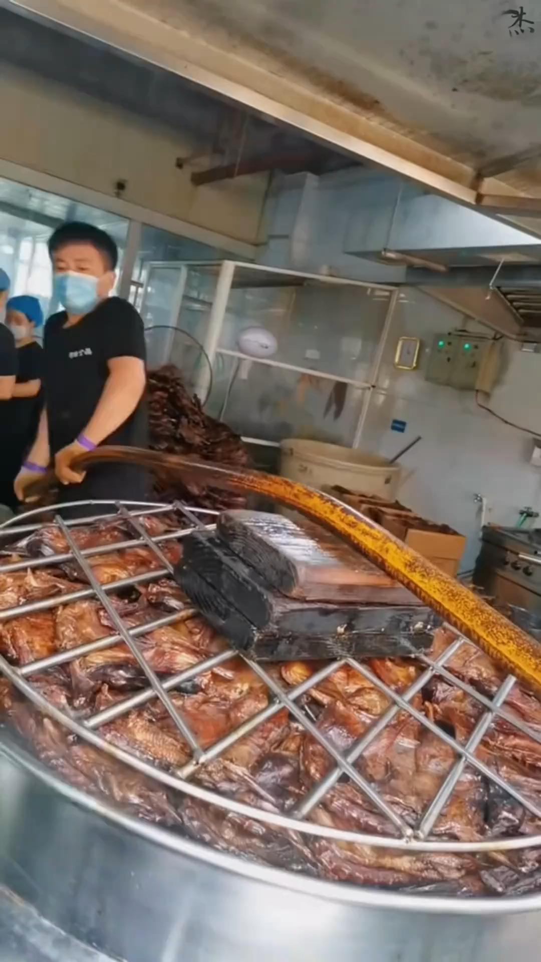 地道湖南酱板鸭,香香辣辣,干香有嚼劲,零食下酒非常好吃