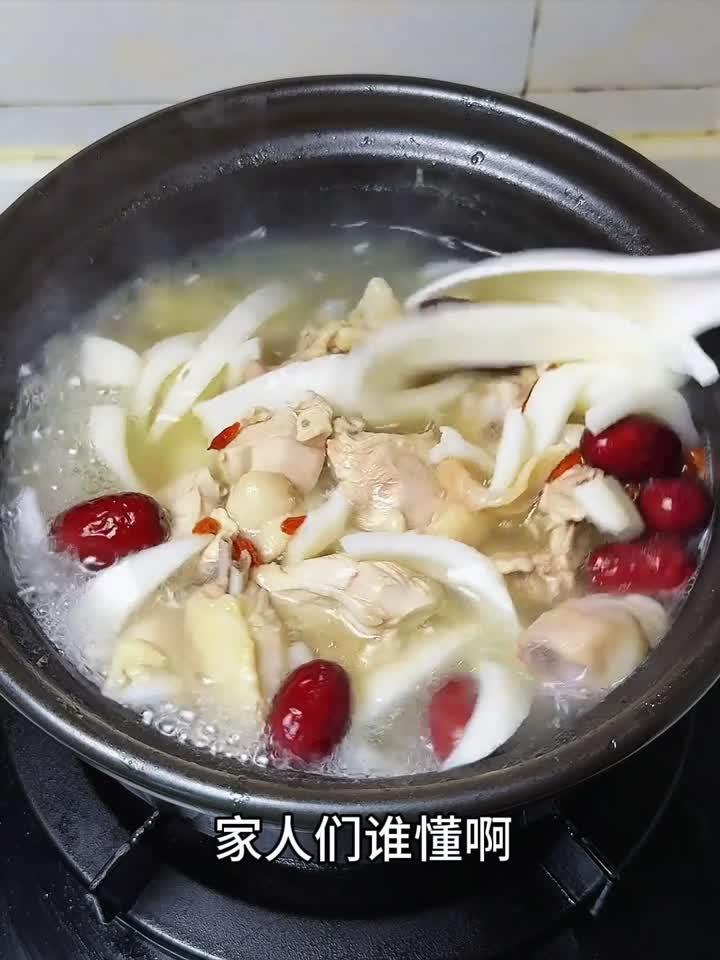 天冷就馋这锅汤!清甜滋补的椰子鸡,连喝三碗都不够
