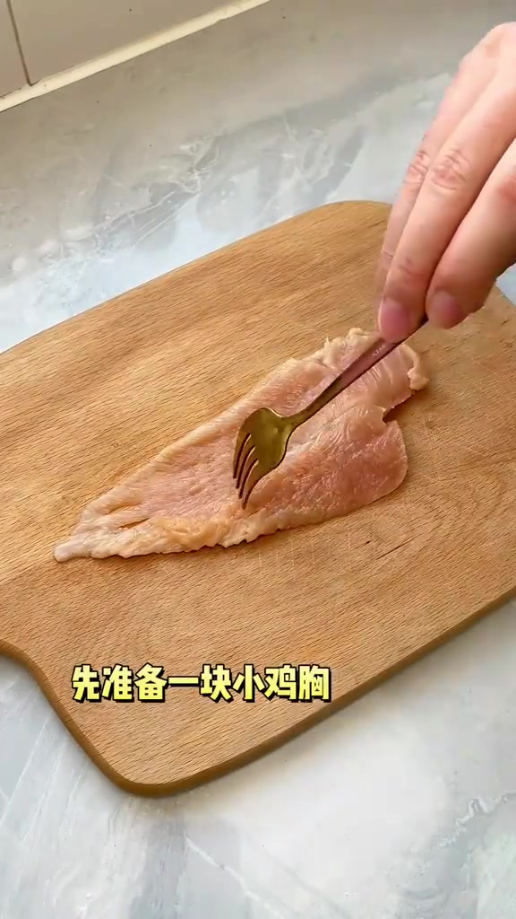减脂期不知道吃点啥?快试试这个低卡又饱腹的鸡排饭团