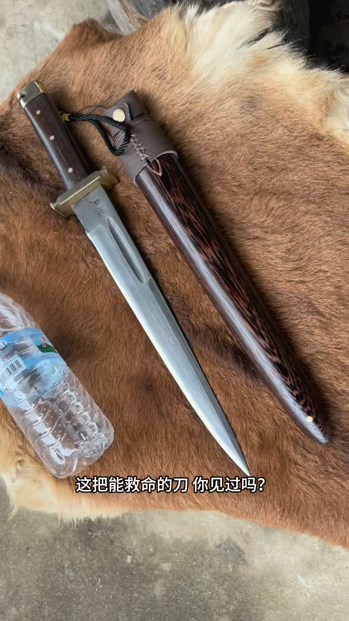 户撒手工锻打的大牙签户外刀