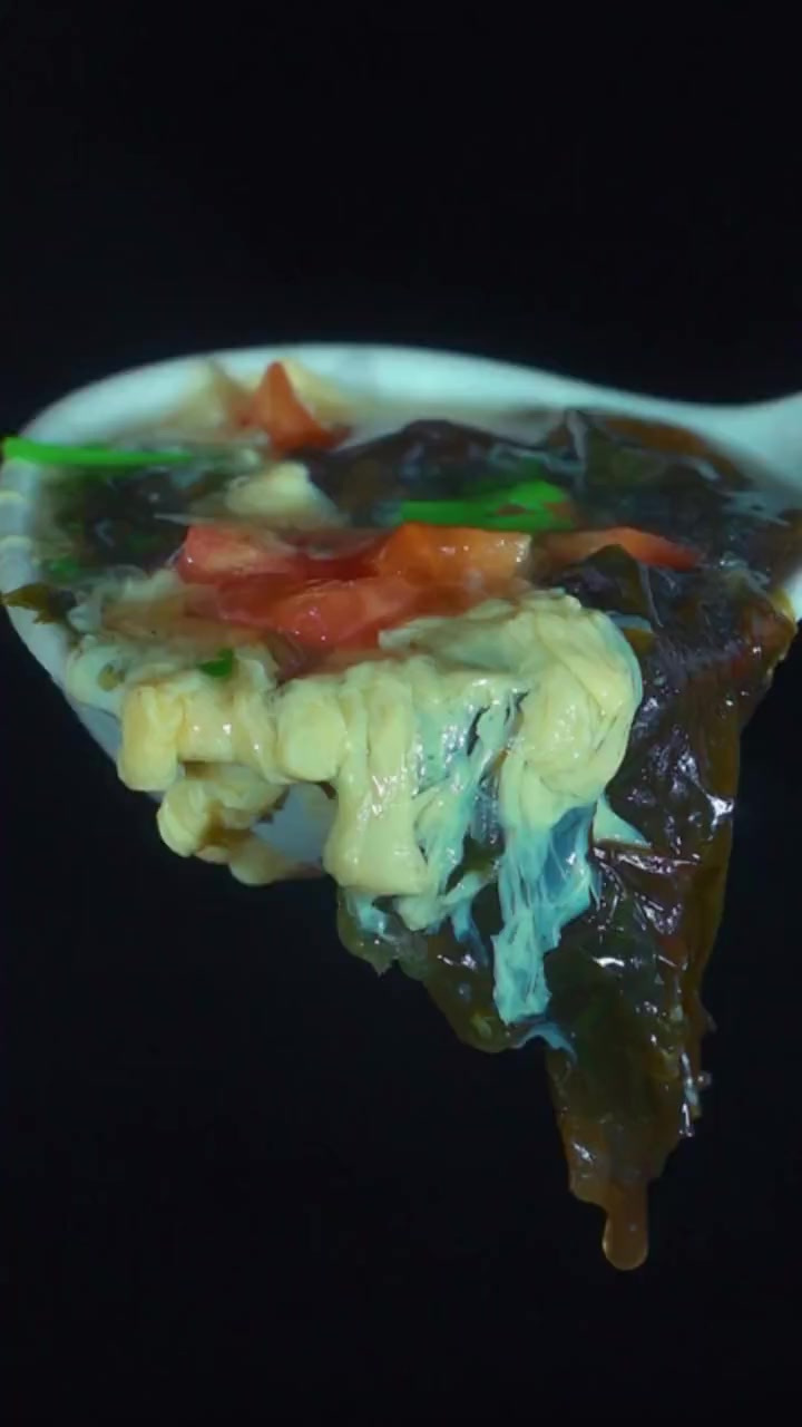 喜欢喝汤的朋友可以喝这个紫菜蛋花汤，特别好喝