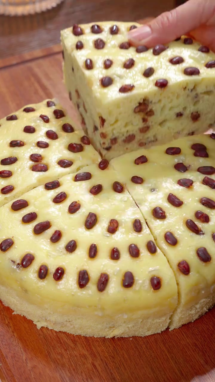 就这个蜜豆发糕,蓬松暄软,比面包还要好吃,还有蜜豆得香甜～