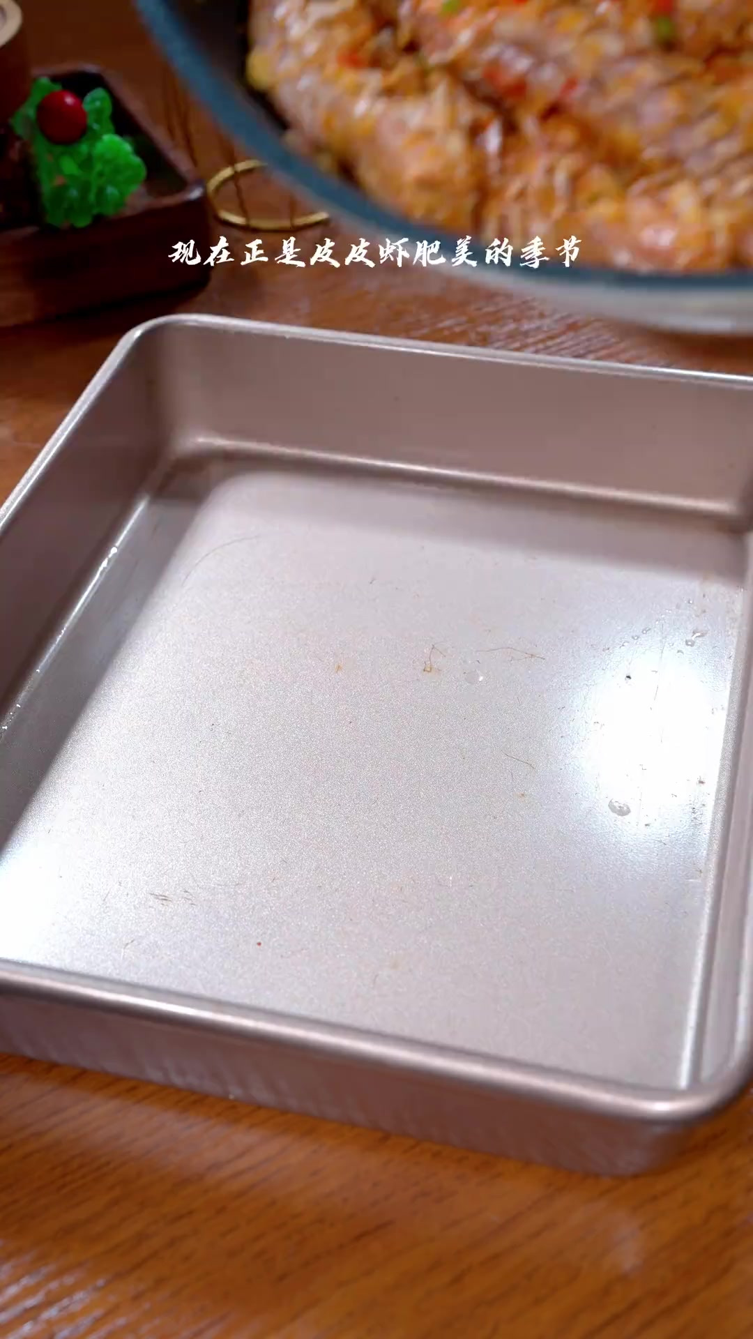 椒盐皮皮虾做法 现在正是皮皮虾肥美的季节，把它做成椒盐的口味