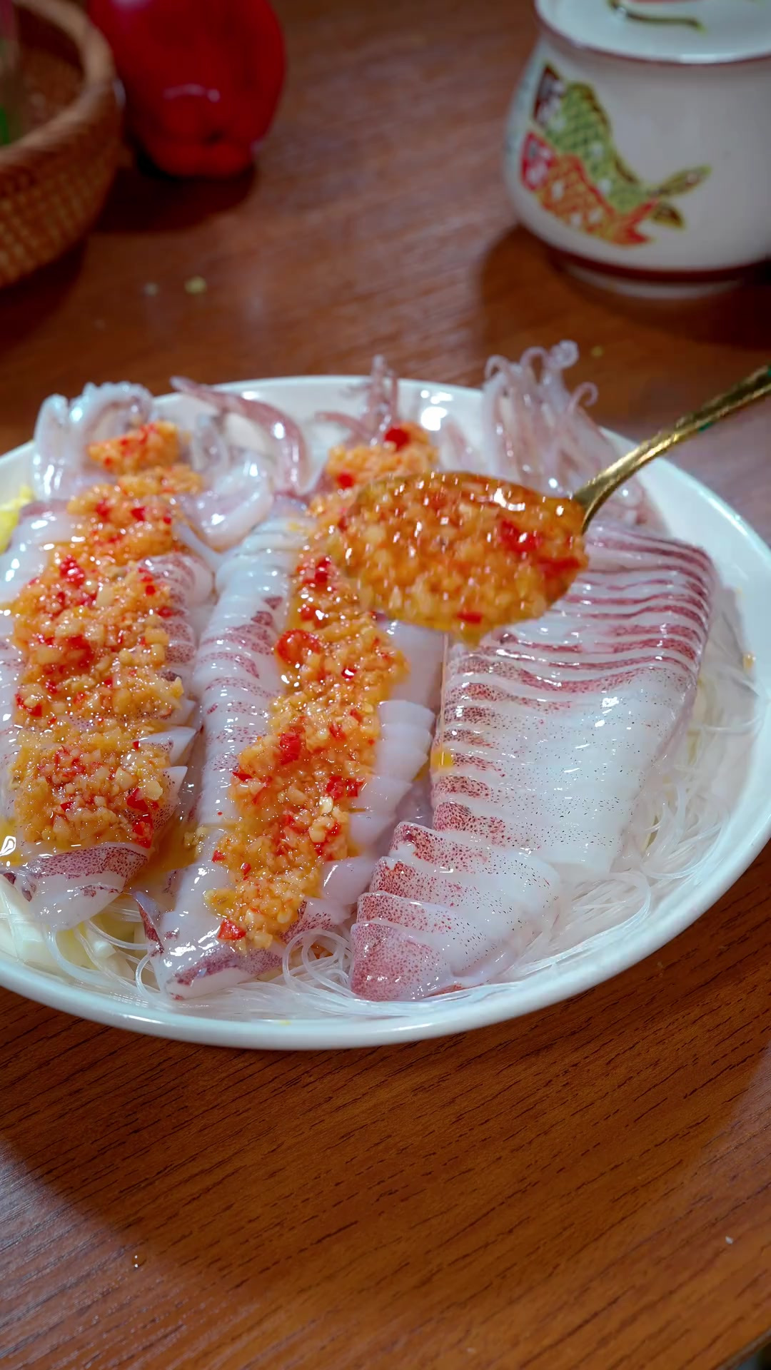 蒜蓉鱿鱼做法 马上就要过年了，像我这样做一道蒜蓉粉丝小鱿鱼