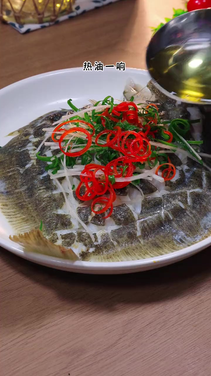 年夜饭上必不可少的清蒸多宝鱼，寓意多福多宝年年有余！做法简单