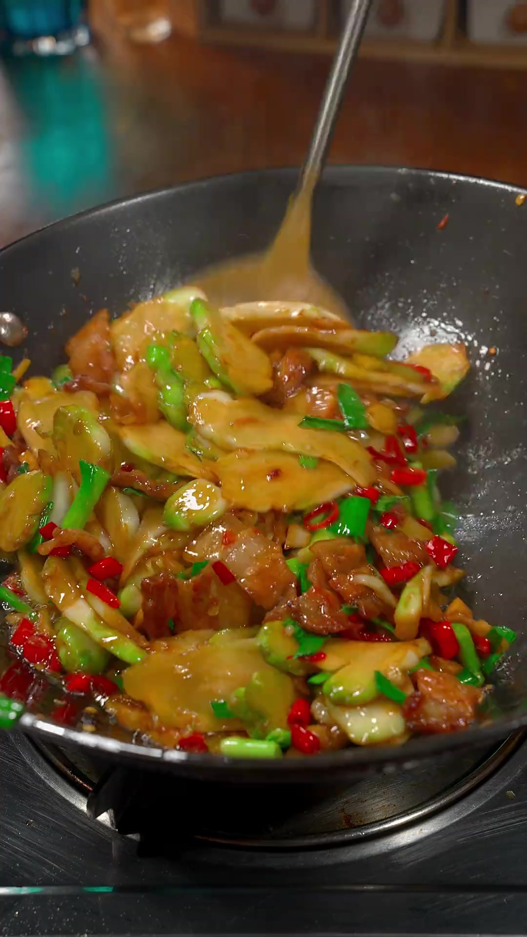 儿菜炒肉 儿菜不仅可以做榨菜，炒肉吃也香，鲜嫩爽口，超级下饭