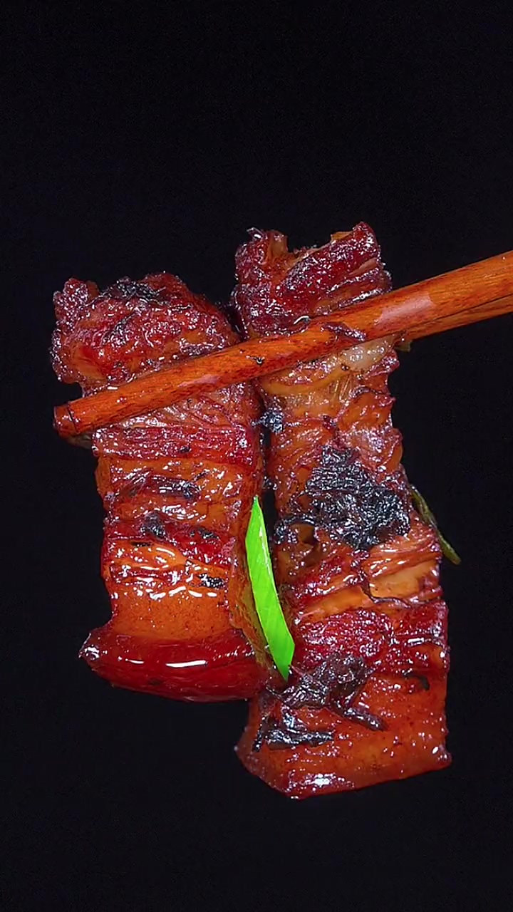 梅干菜烧肉这样做，香味浓郁，肥而不腻