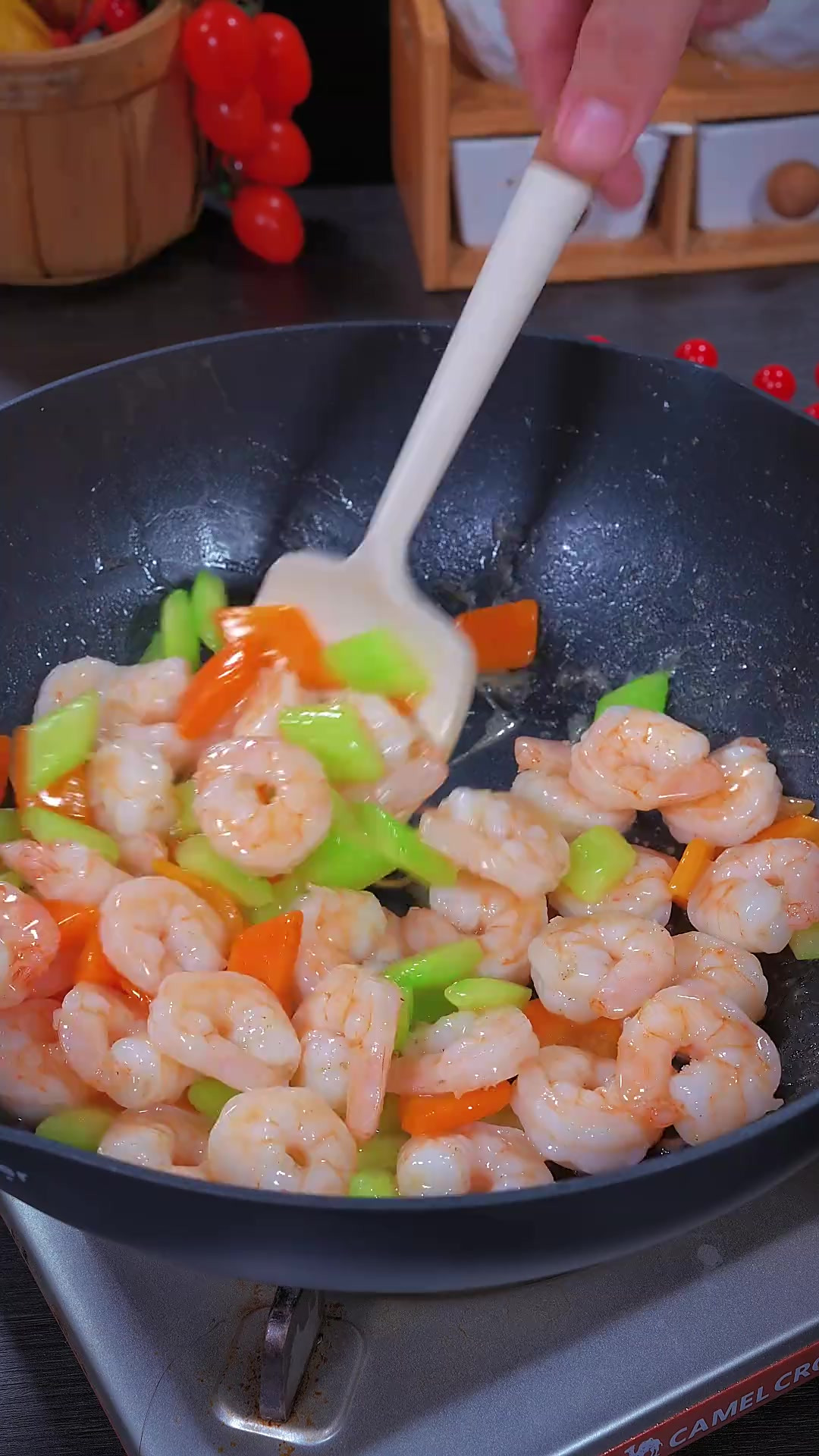 我家孩子特别喜欢的清炒虾仁，做法简单，清爽不油腻，特别美味