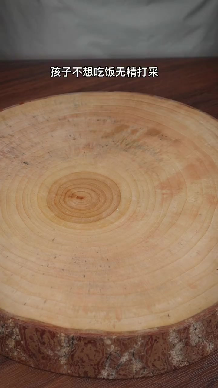 孩子不想吃饭无精打采，尤其是春季的时候，这个五指毛桃猪横利汤