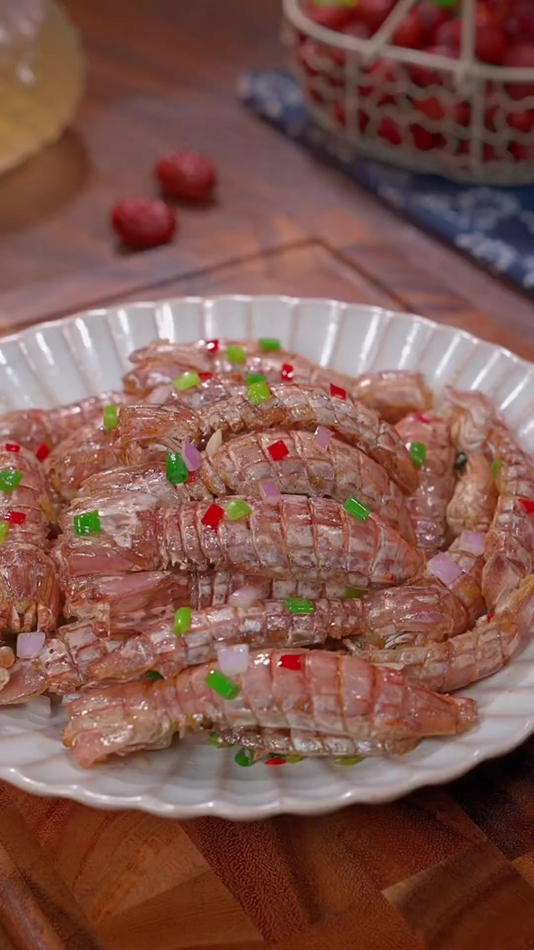 下次买了皮皮虾试试像我这样做，椒香美味好吃到舔手指