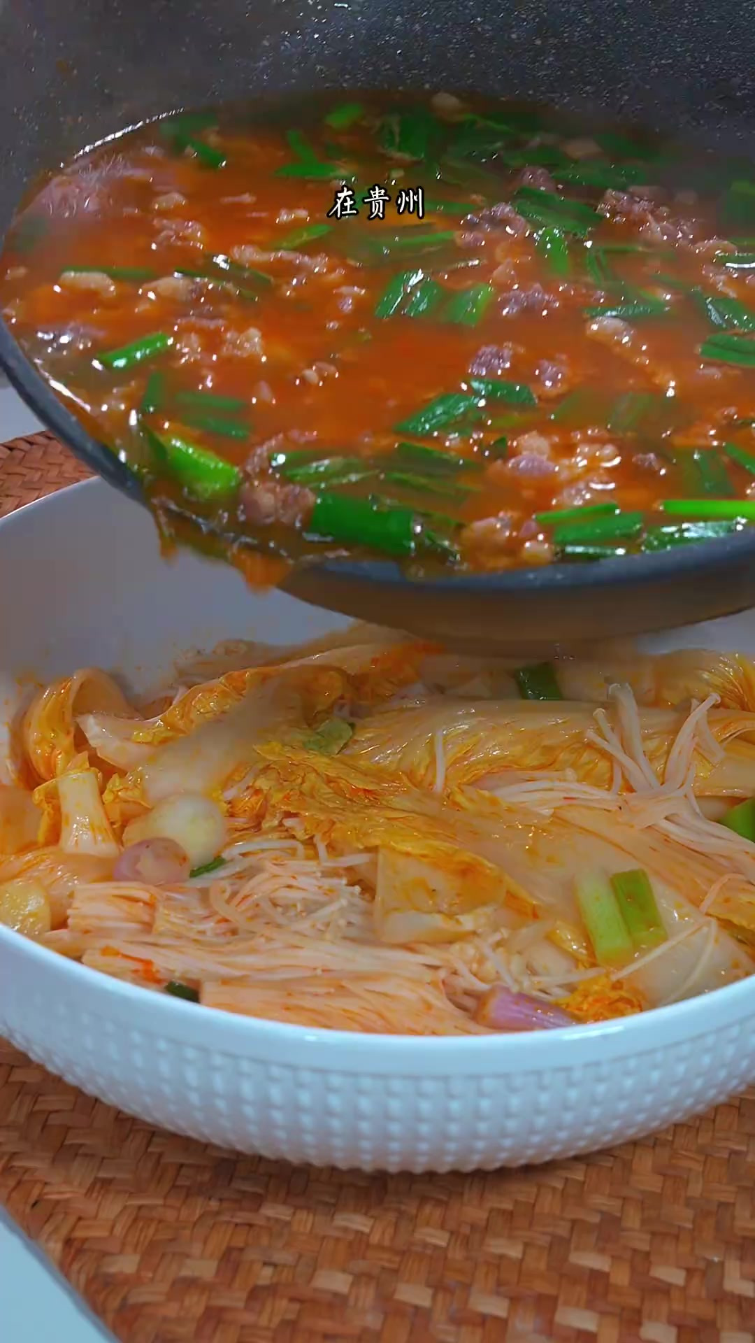 孩子成长的时候每个星期我都会做几次这个红酸汤牛肉片，酸爽滑嫩