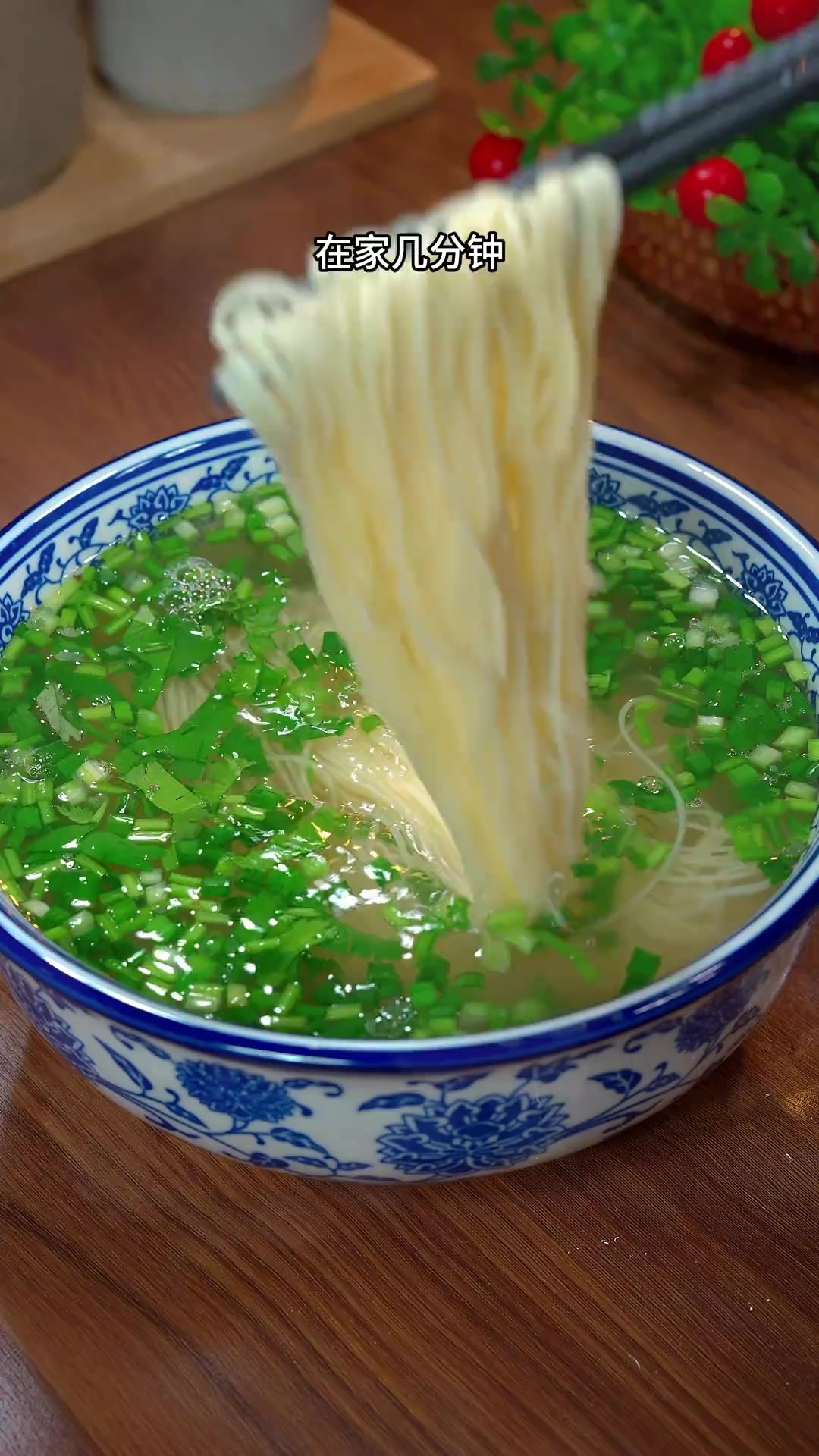 在家几分钟就能搞定一碗香喷喷的兰州拉面，好吃到连汤都不剩