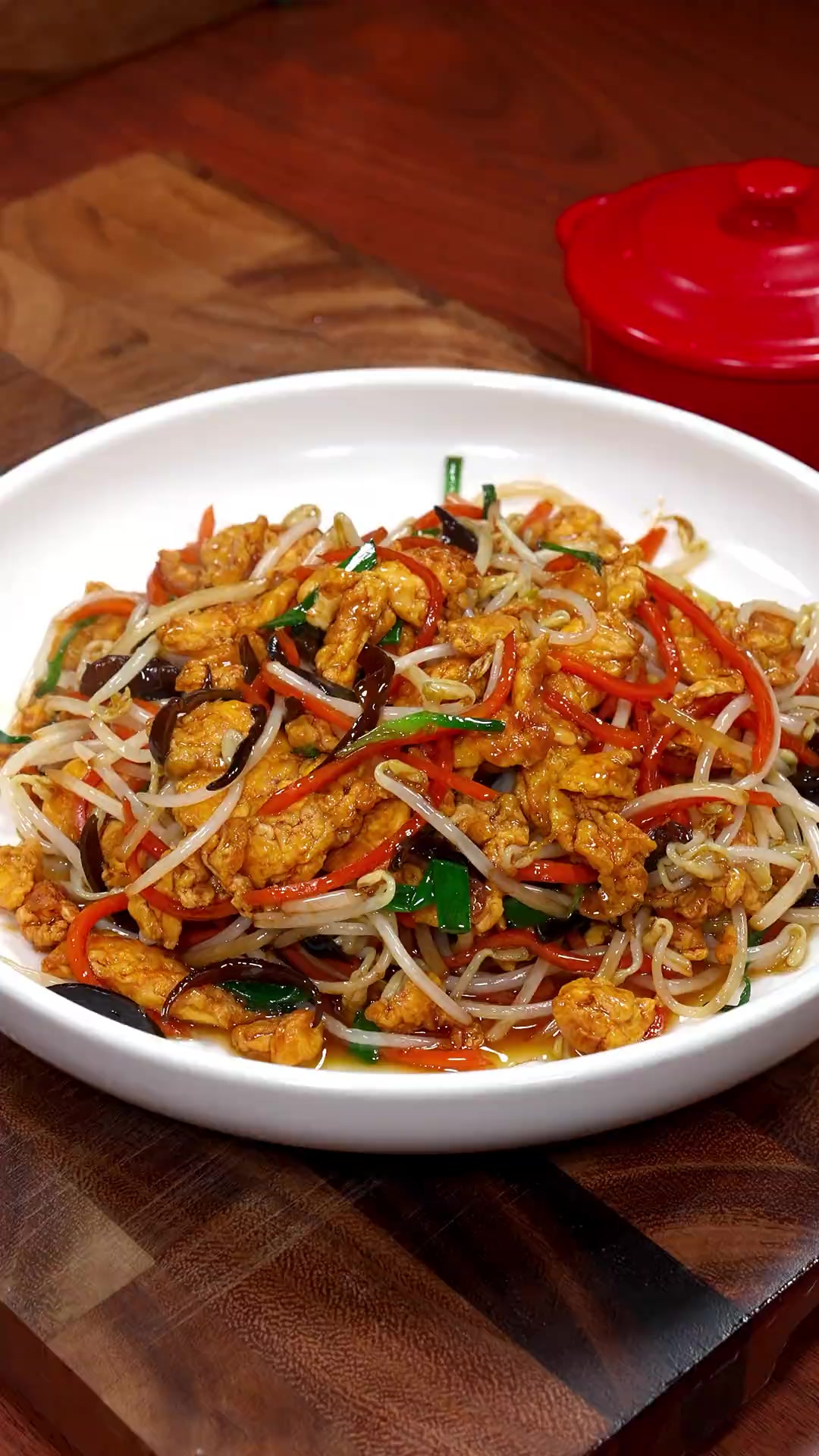 家里有小朋友不爱吃蔬菜的，妈妈们一定要试试这个素炒什锦，简单