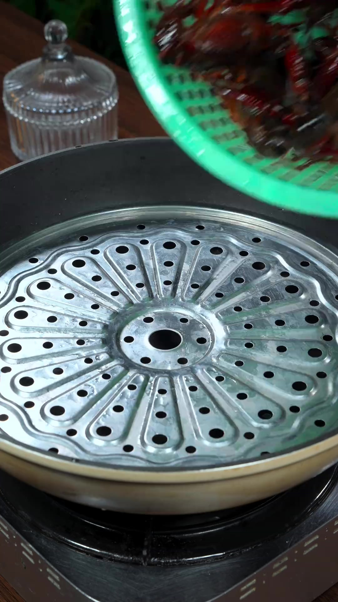 以后龙虾买回家不要老是红烧了,像我这样做个冰镇小龙虾,冰爽入