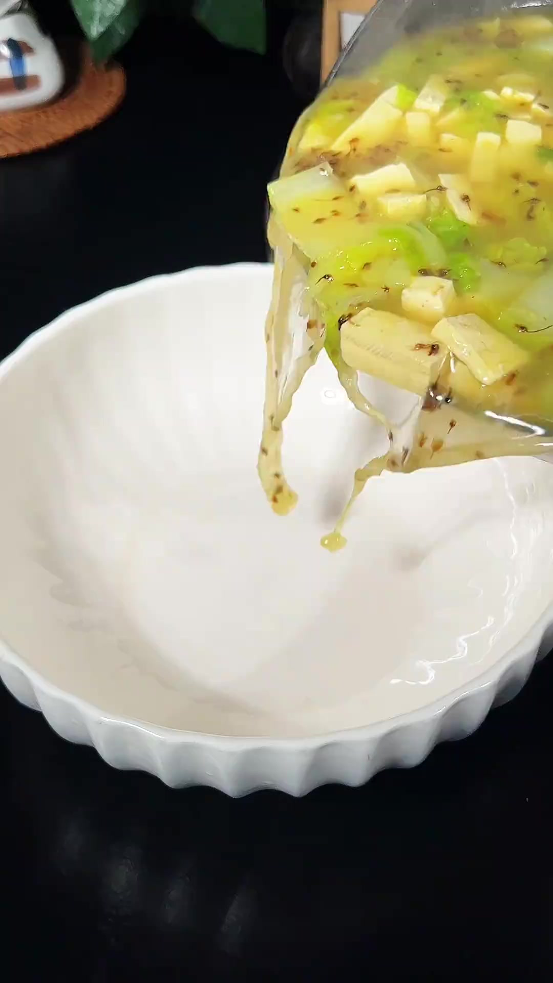 山西美食小白菜豆腐汤,汤鲜浓郁,特别营养好喝