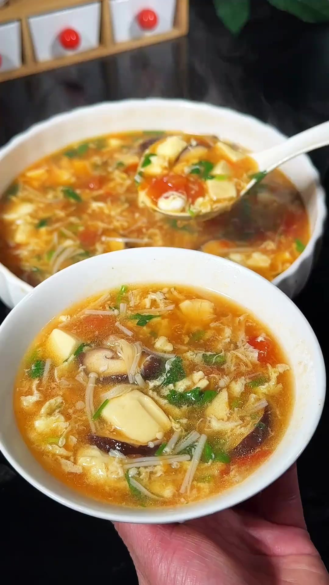 这是我家孩子超爱喝的素菜菌菇汤,汤酸开胃,营养好喝,孩子们超