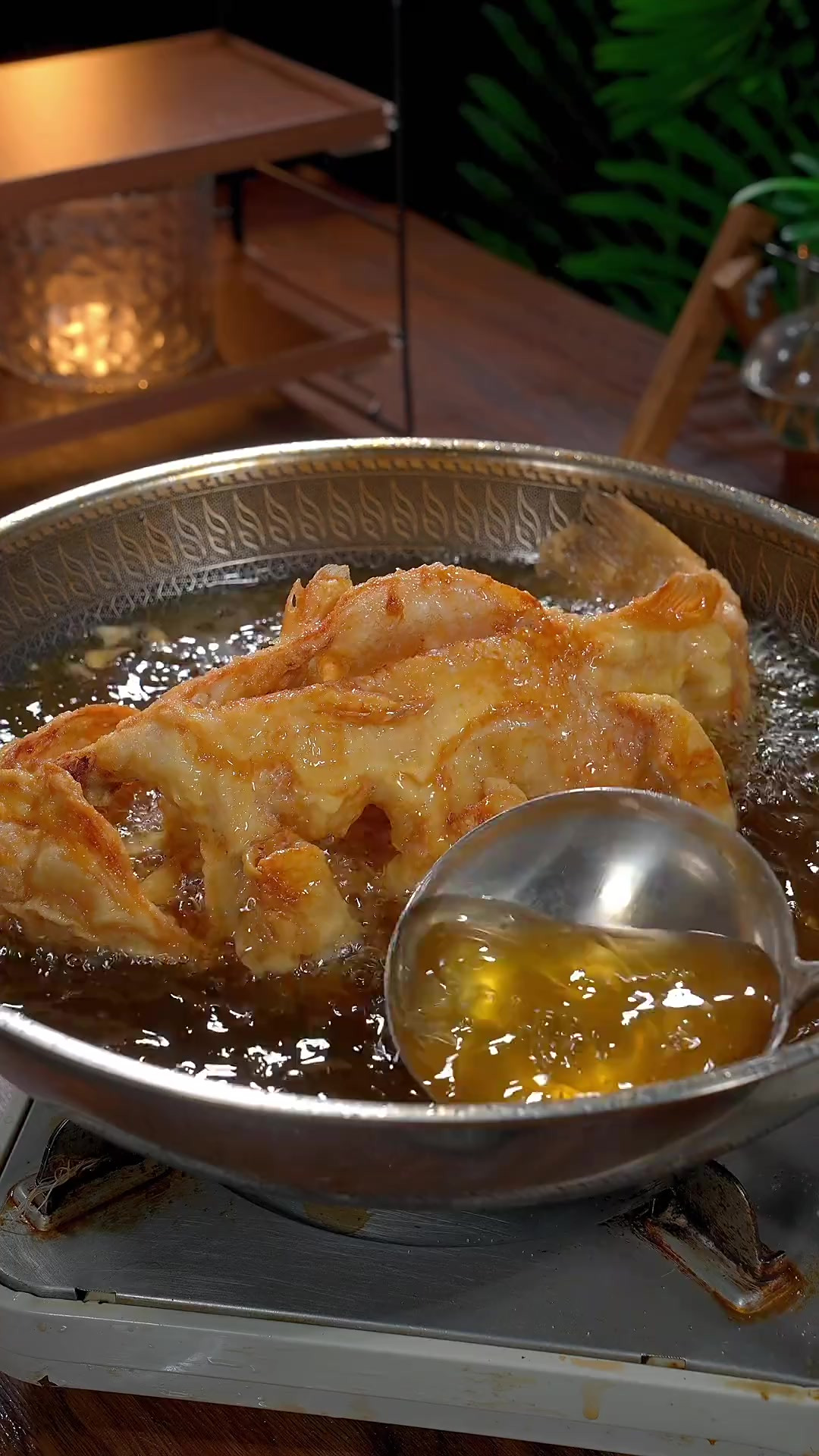 眼看就要过年了，年夜饭的餐桌上做这道糖醋鱼，酸甜酥脆，老人和