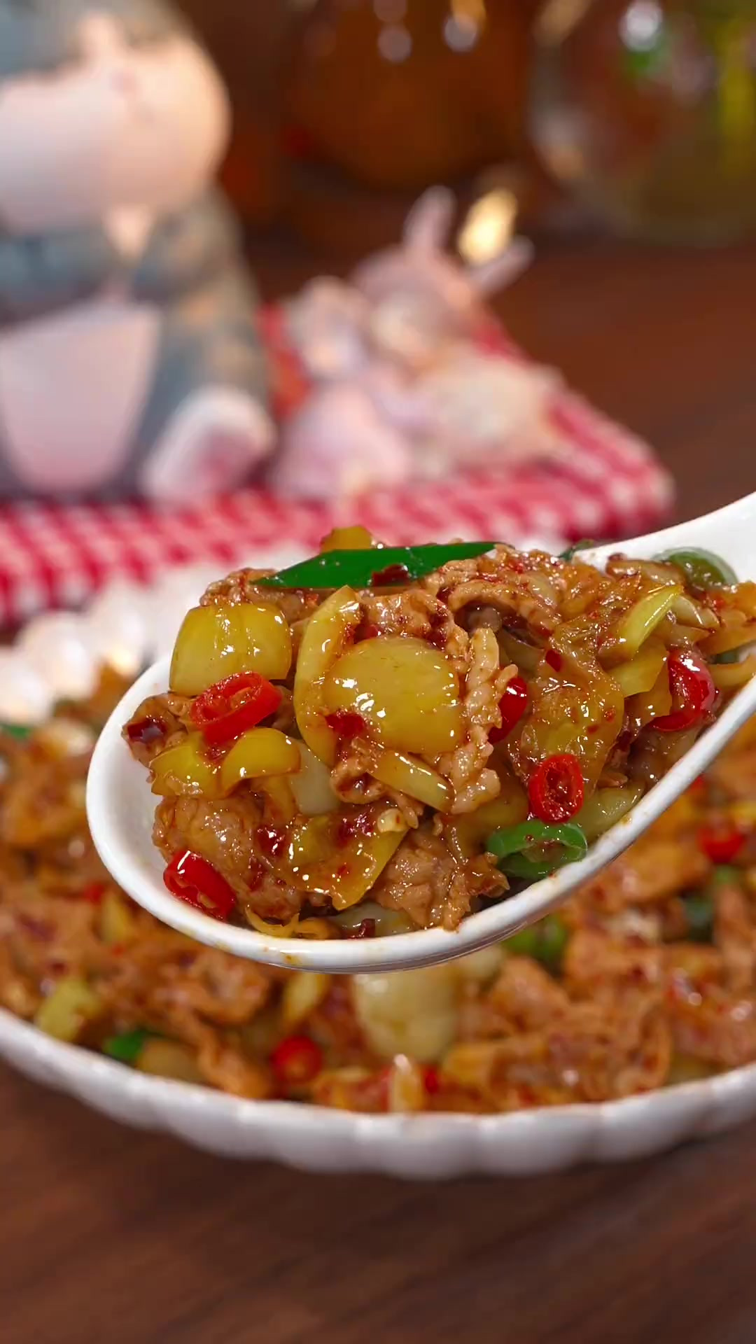 在湘菜馆吃了一次就念念不忘的脆黄瓜皮小炒肉，真的太香了