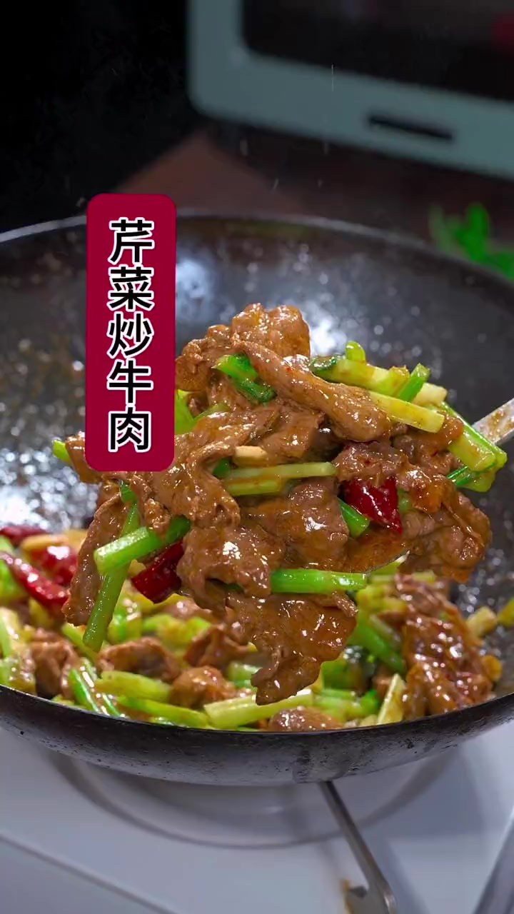 炒牛肉，选料和腌制很关键，这样做鲜嫩多汁又下饭