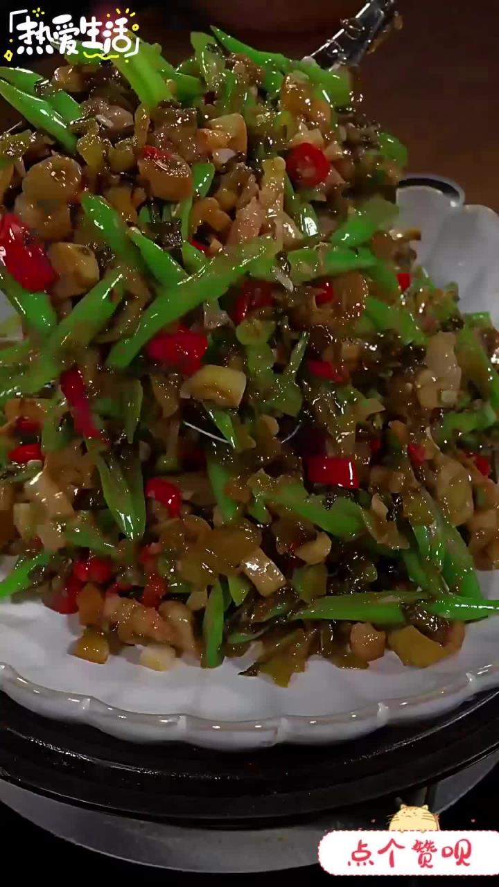 没想到四季豆配上酸菜小笋真的太下饭了