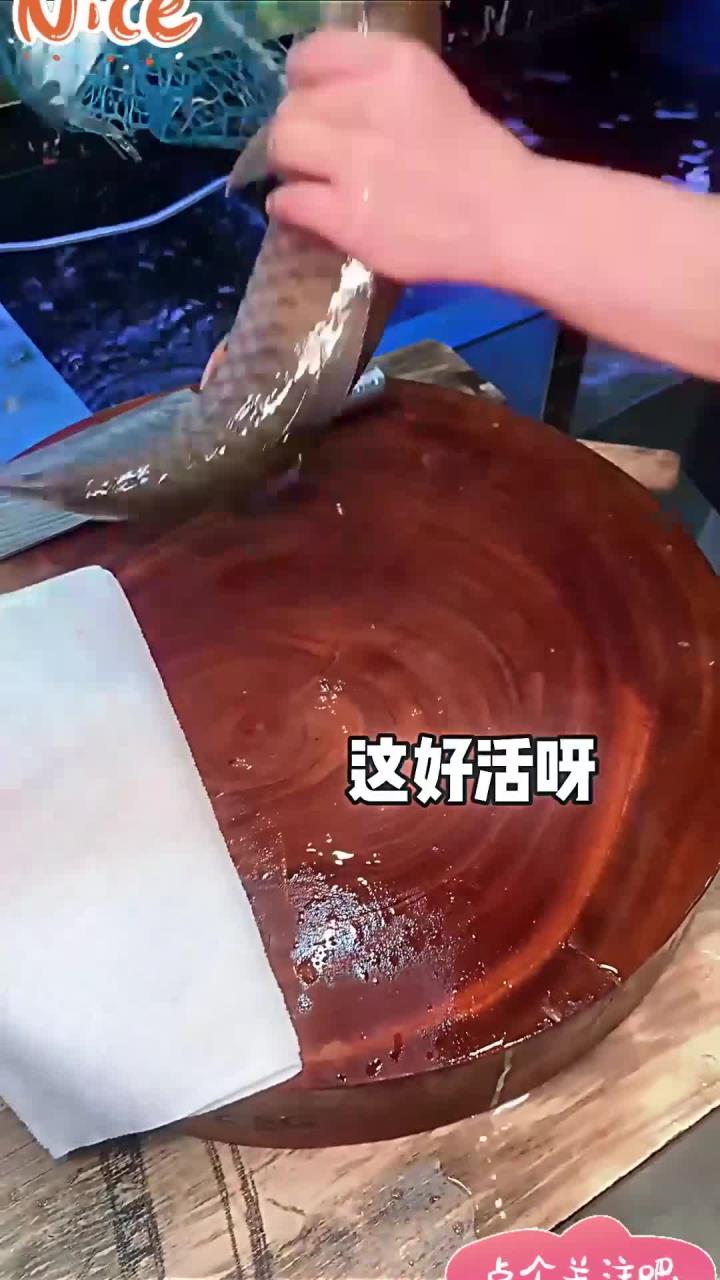 来潮州吃鱼生啦,淡水石坚鱼 生鱼切片 吃起来软软甜甜的