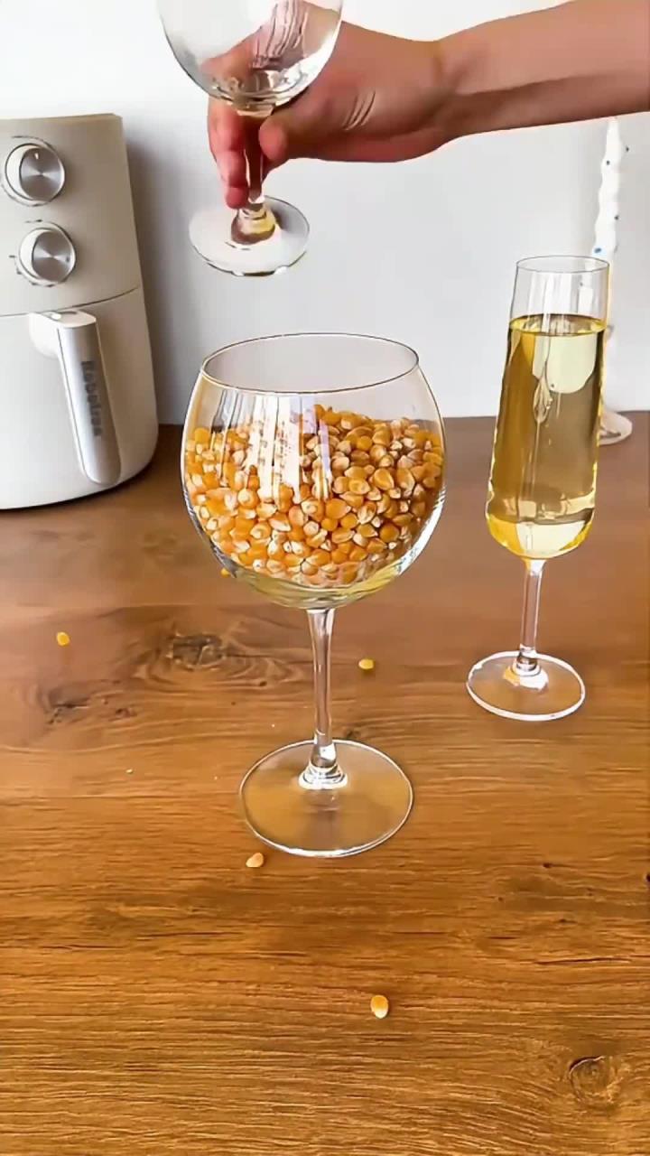 如何在家用杯子制作出一杯爆米花?