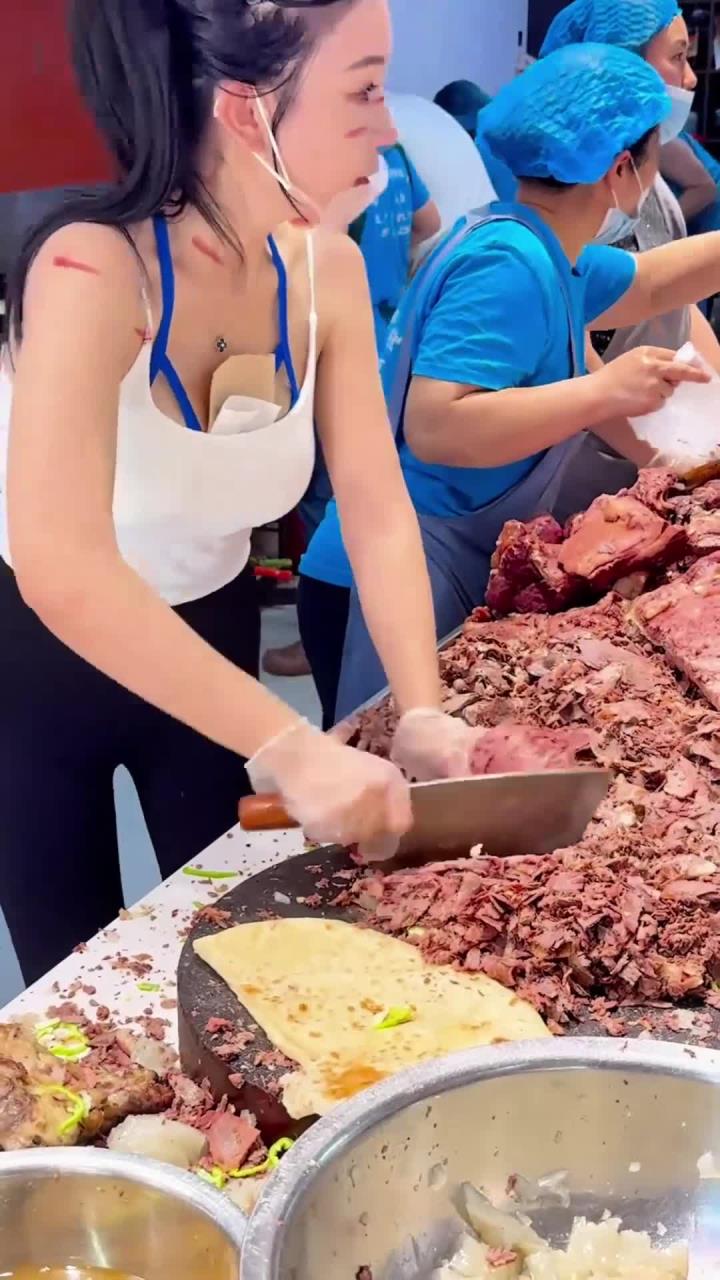河北任丘姜师傅驴肉卷饼,喷香喷香我爱吃